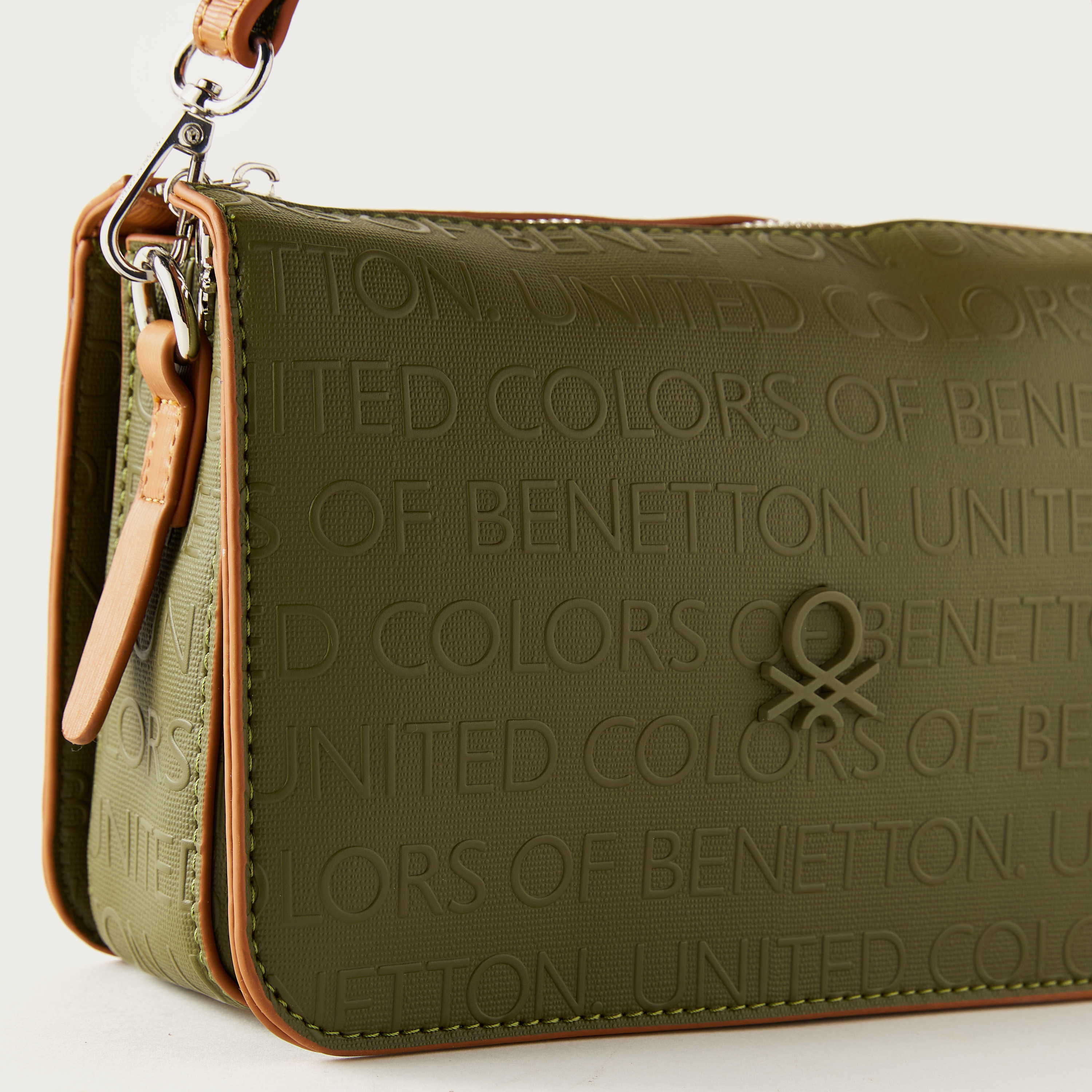 شنطة كروس بودي منقوشة بسحاب إغلاق من يونايتد كولورز أوف بينيتون-women-bagsandwallets-handbags-image-2