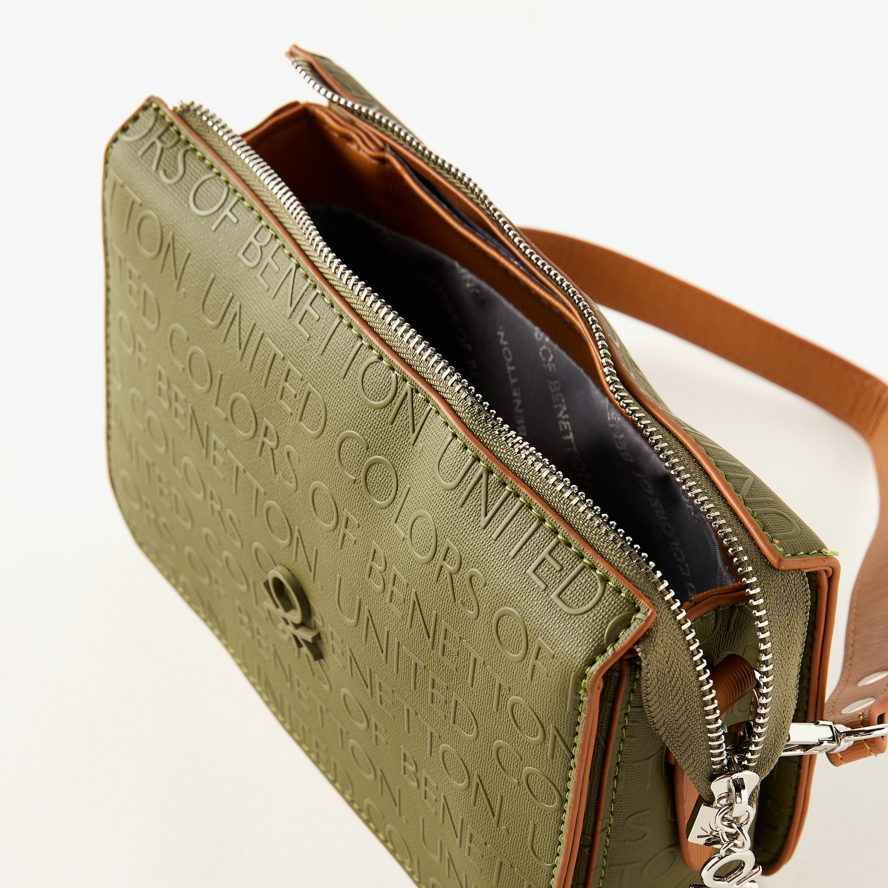 شنطة كروس بودي منقوشة بسحاب إغلاق من يونايتد كولورز أوف بينيتون-women-bagsandwallets-handbags-image-4