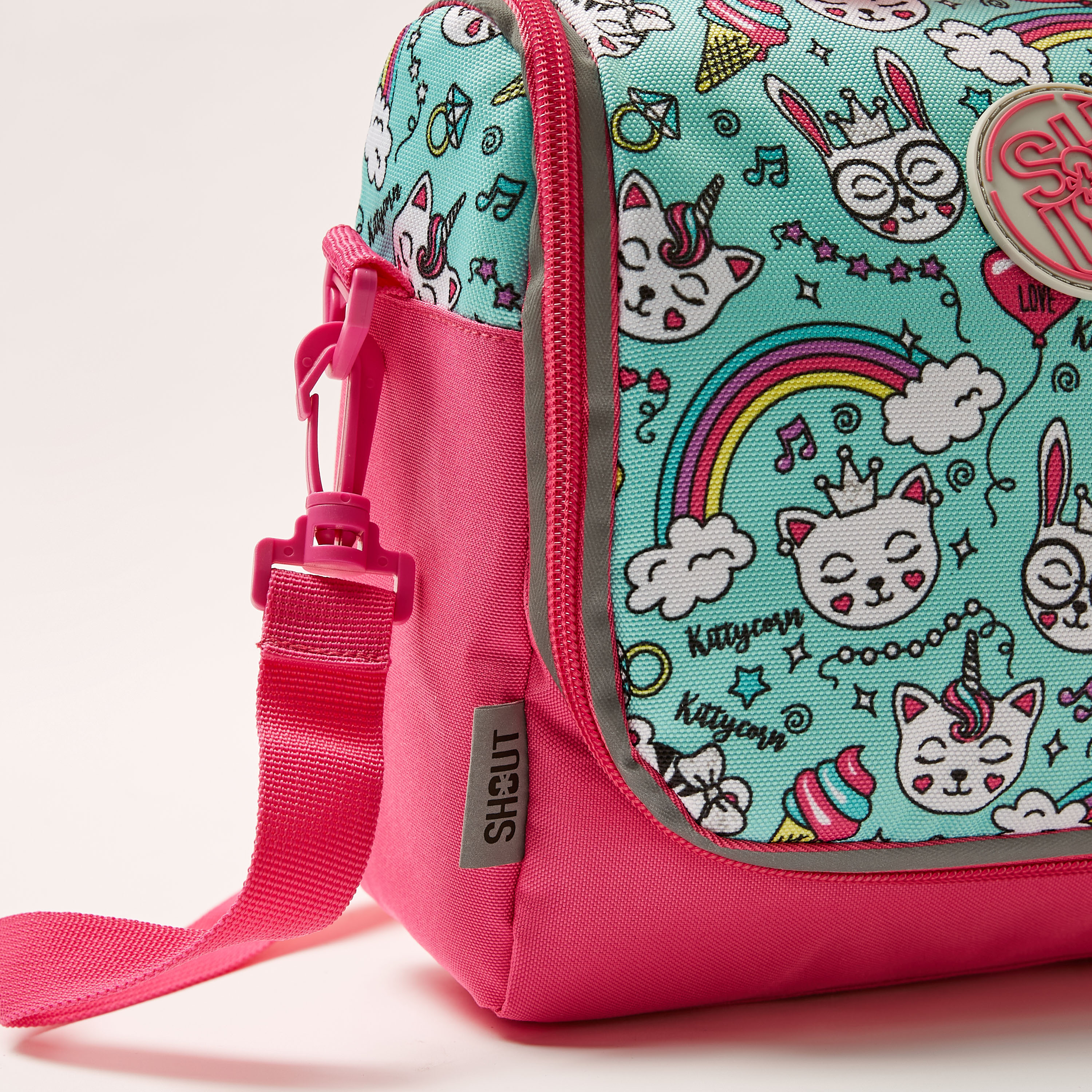 شنطة غداء بحزام قابل للفصل وسحاب إغلاق وطبعات من شاوت-school-lunchessentials-lunchbags-image-3
