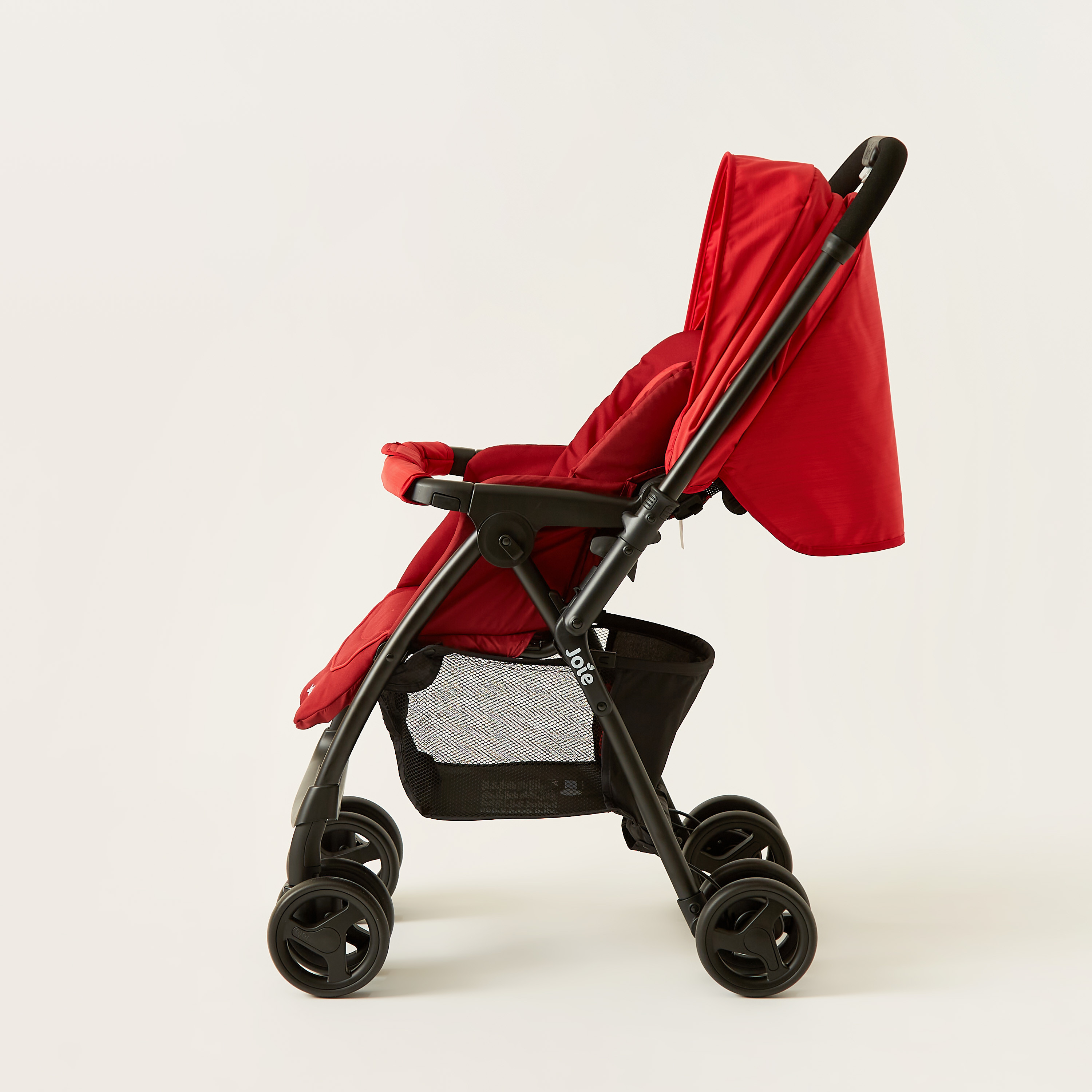 One hand fold outlet stroller