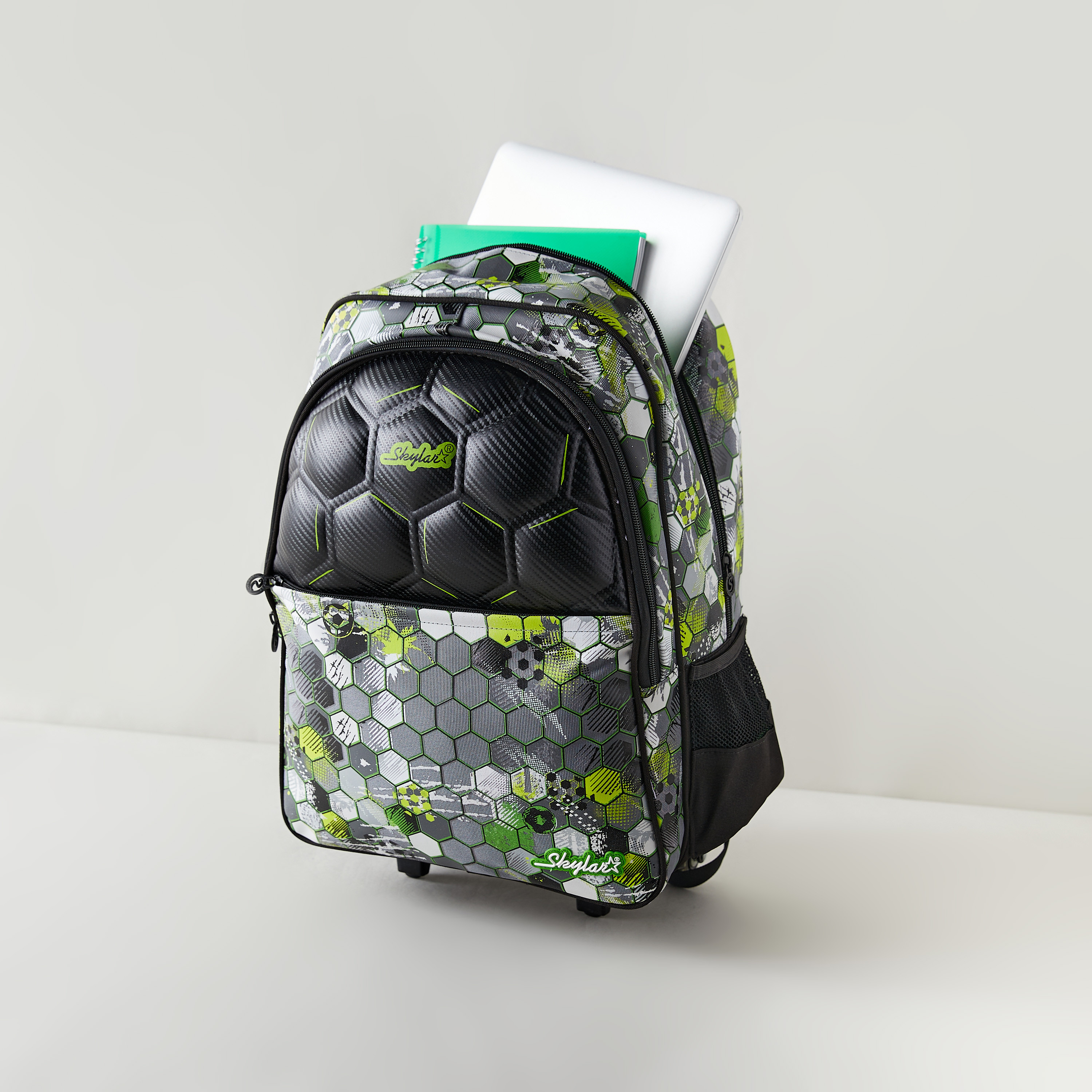 شنطة ظهر ترولي بسحاب إغلاق وطبعات كرة قدم من سكايلر - 31x18x43 سم-school-bagsandbackpacks-trolleybags-image-2
