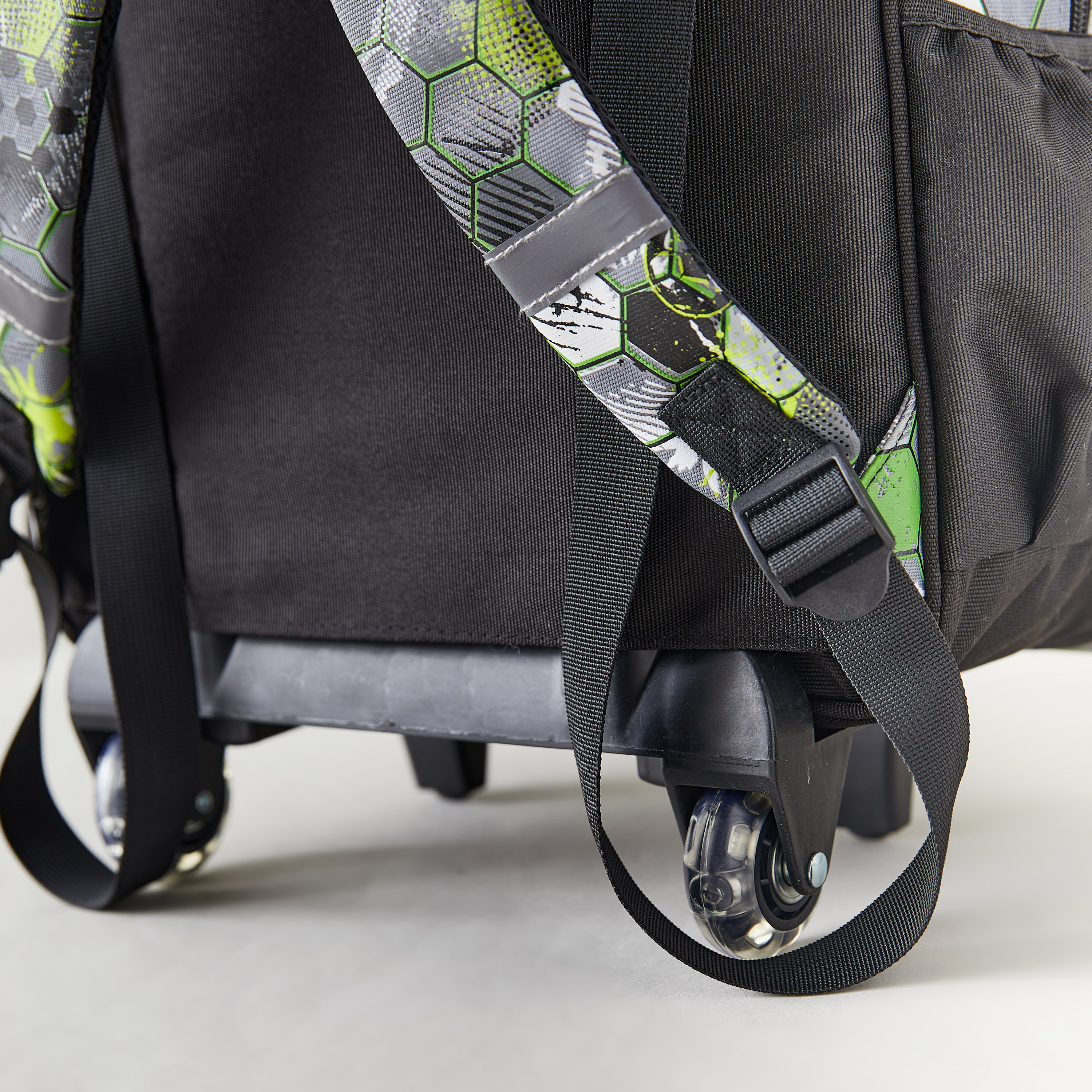 شنطة ظهر ترولي بسحاب إغلاق وطبعات كرة قدم من سكايلر - 31x18x43 سم-school-bagsandbackpacks-trolleybags-image-7