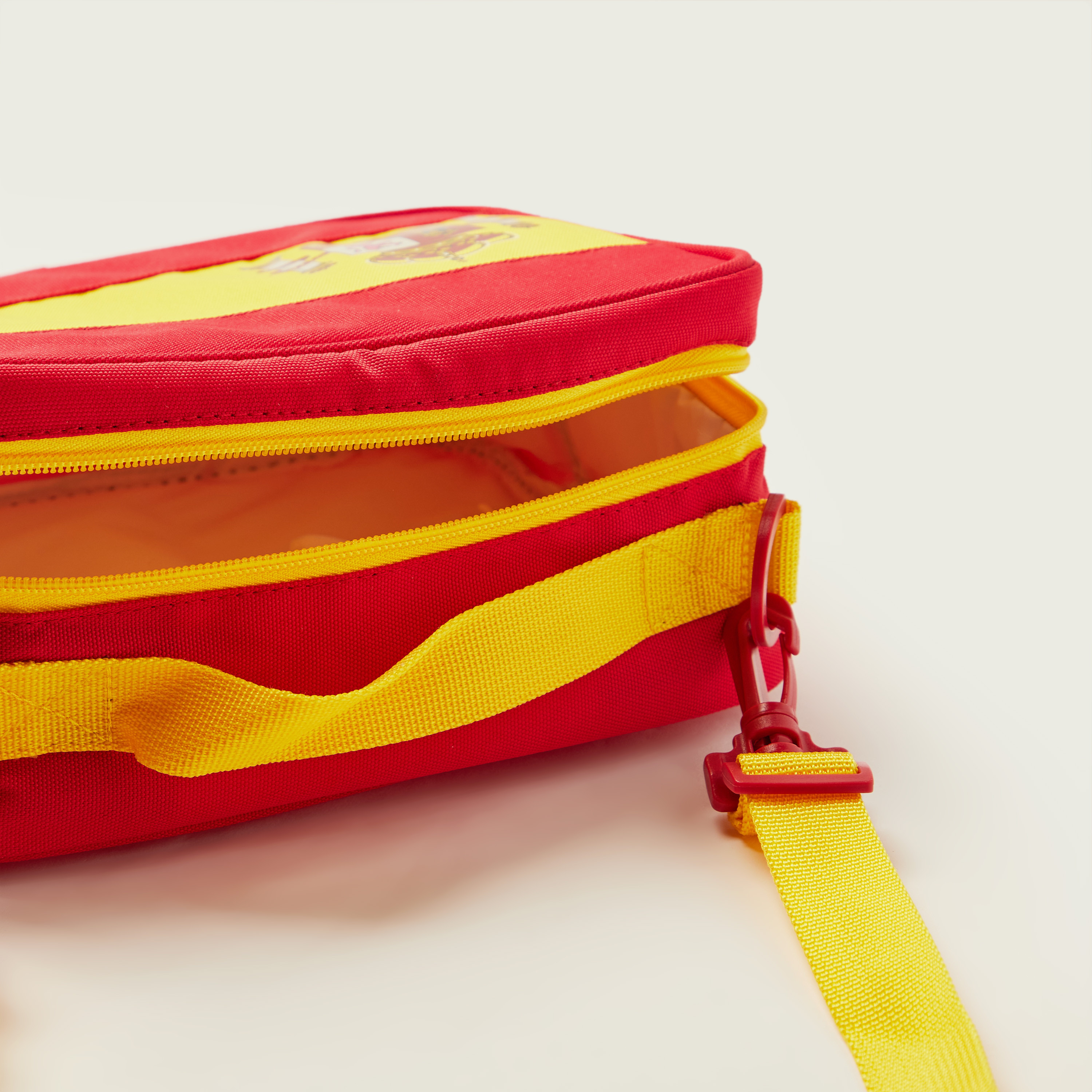 FIFA Printed Lunch Bag with Strap and Zip Closure-school-lunchessentials-lunchbags-image-5