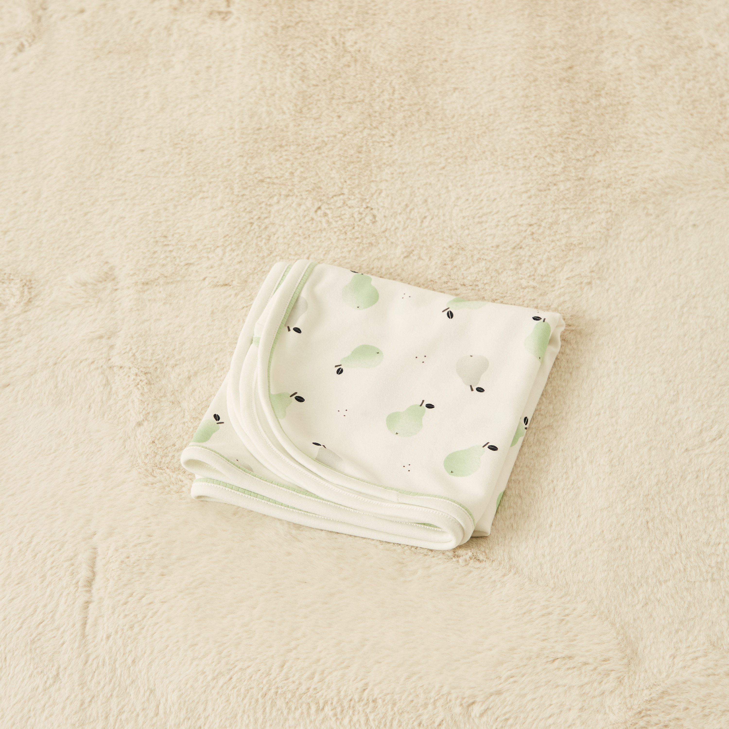 بطانية حديثي ولادة بطبعات كمثرى تزينها بالكامل من جونيورز-baby-nursery-blanketsandswaddles-receivingblankets-image-4