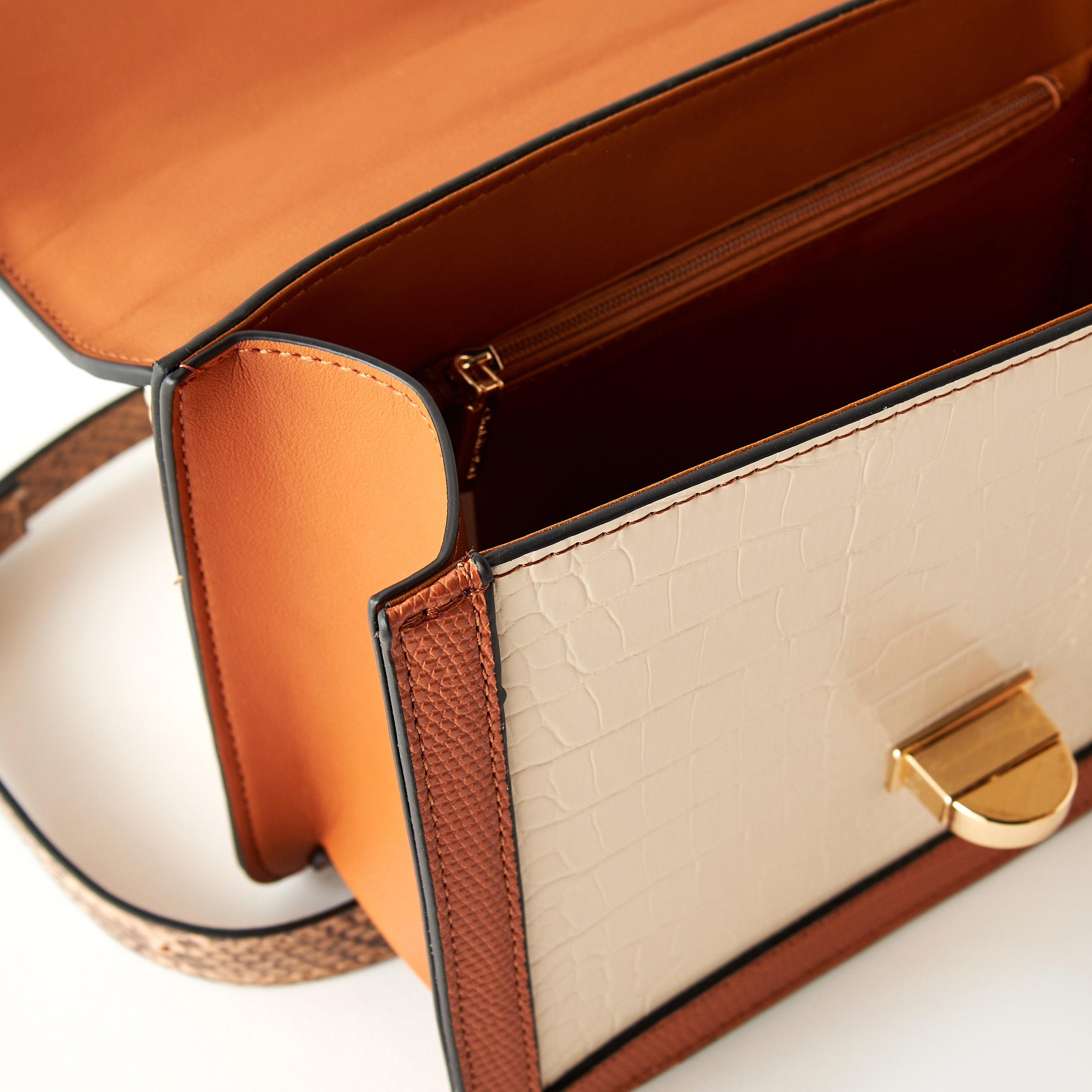 شنطة كروس بودي بحزام سلسلة وطية إغلاق من شارلوت ريد-women-bagsandwallets-handbags-image-4