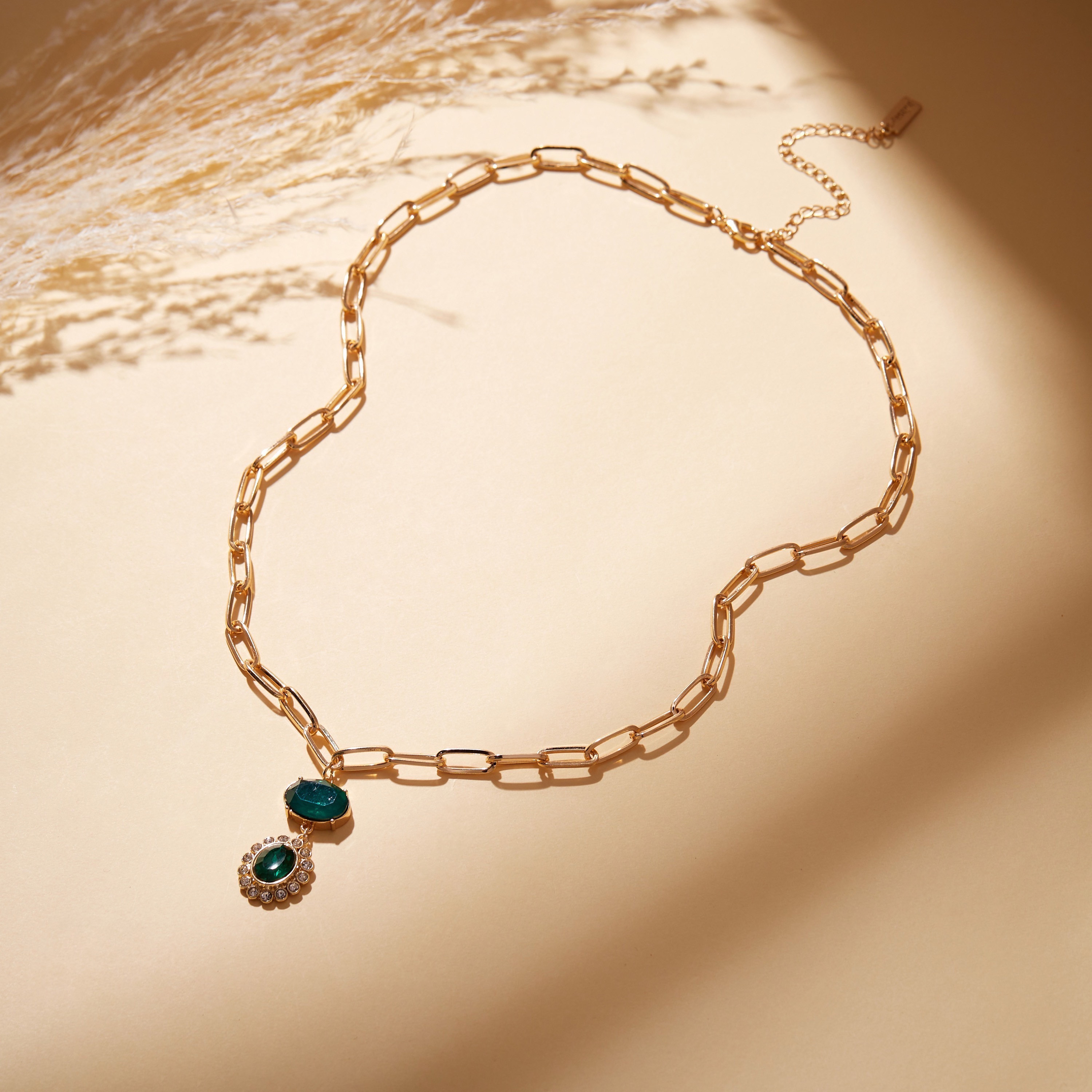 قلادة بدلاية مزينة بالأحجار بمشبك إغلاق-women-watchesandjewellery-jewellery-necklacesandpendants-image-1