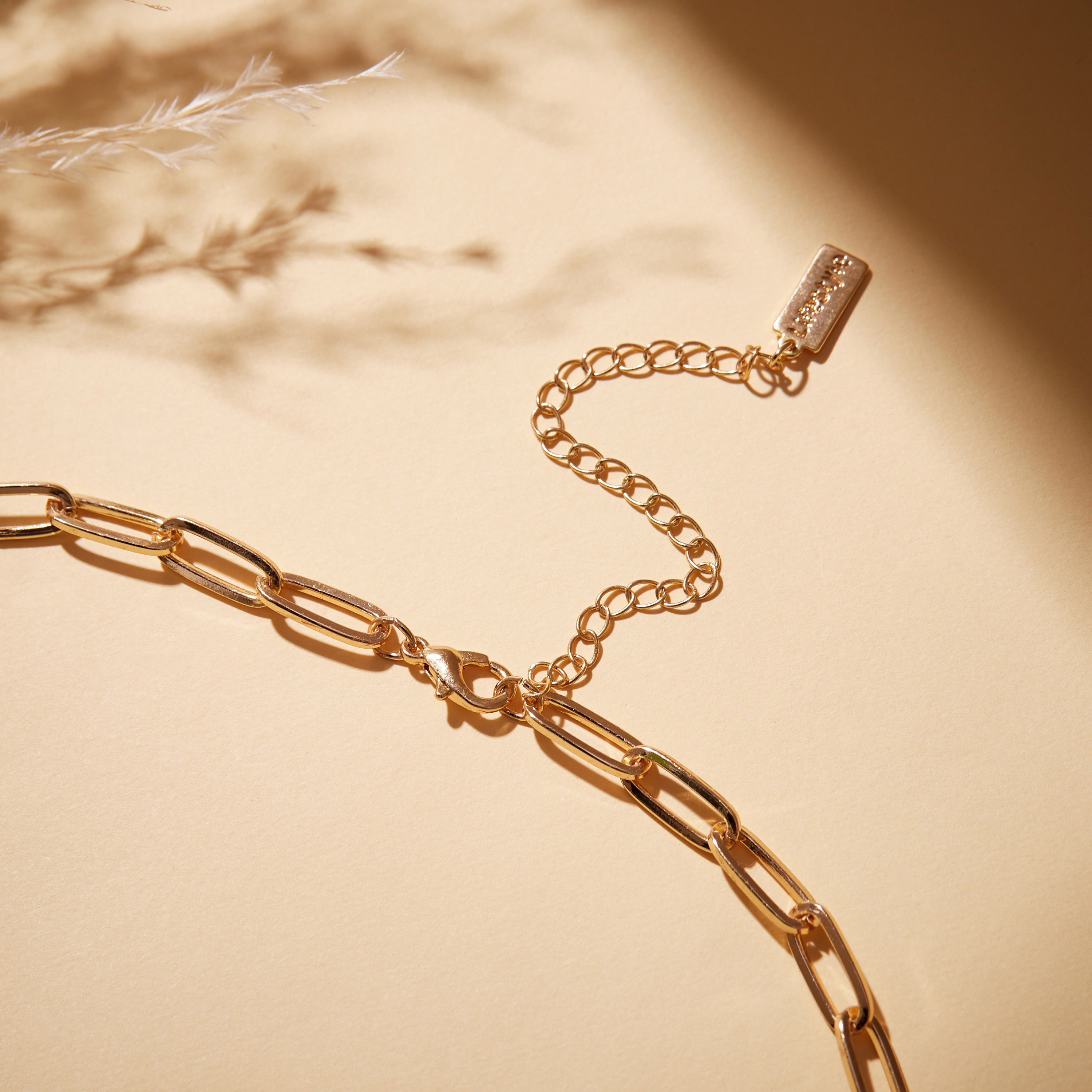 قلادة بدلاية مزينة بالأحجار بمشبك إغلاق-women-watchesandjewellery-jewellery-necklacesandpendants-image-3