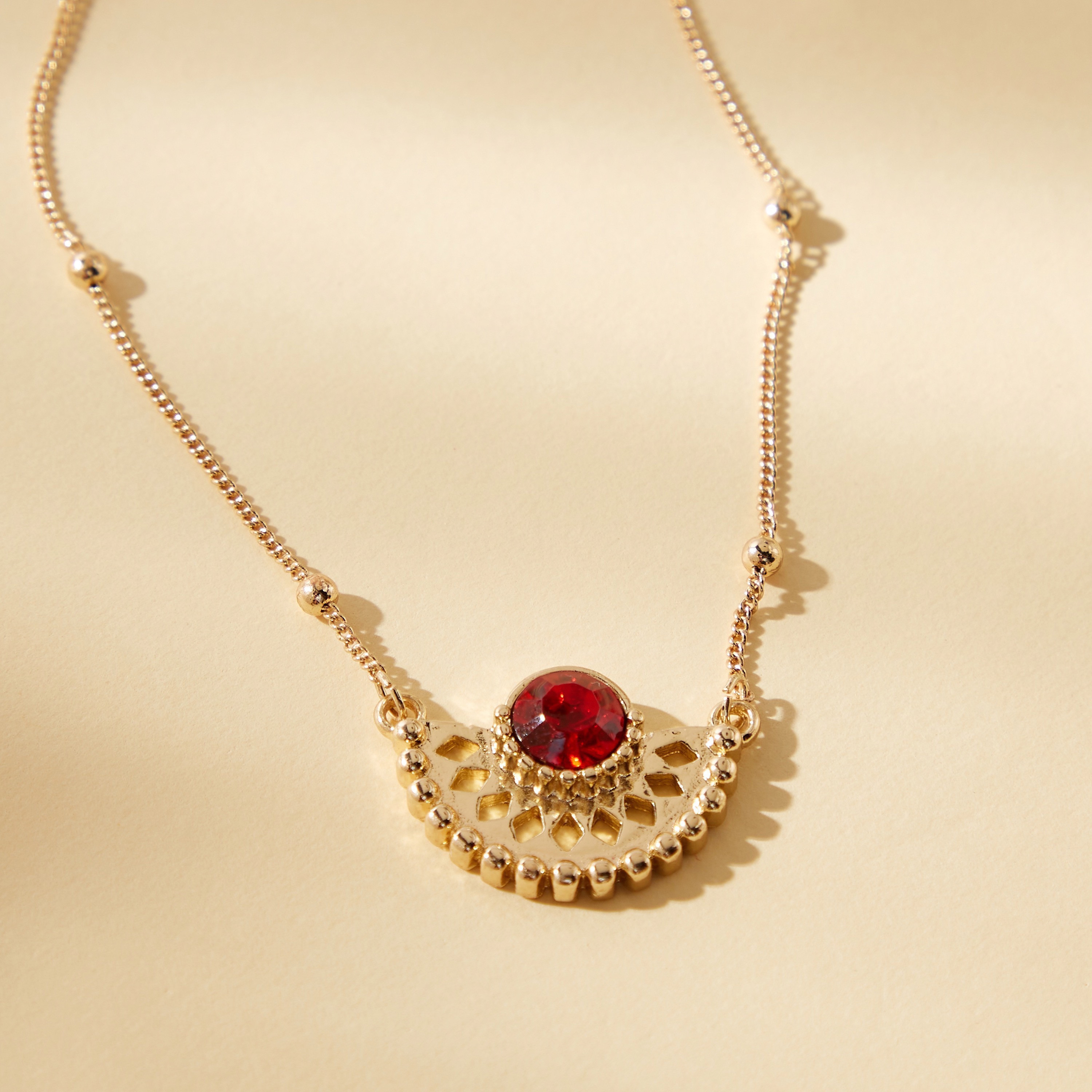 طقم أقراط وقلادة بدلاية مرصعة بالأحجار-women-watchesandjewellery-jewellery-jewellerysets-image-2