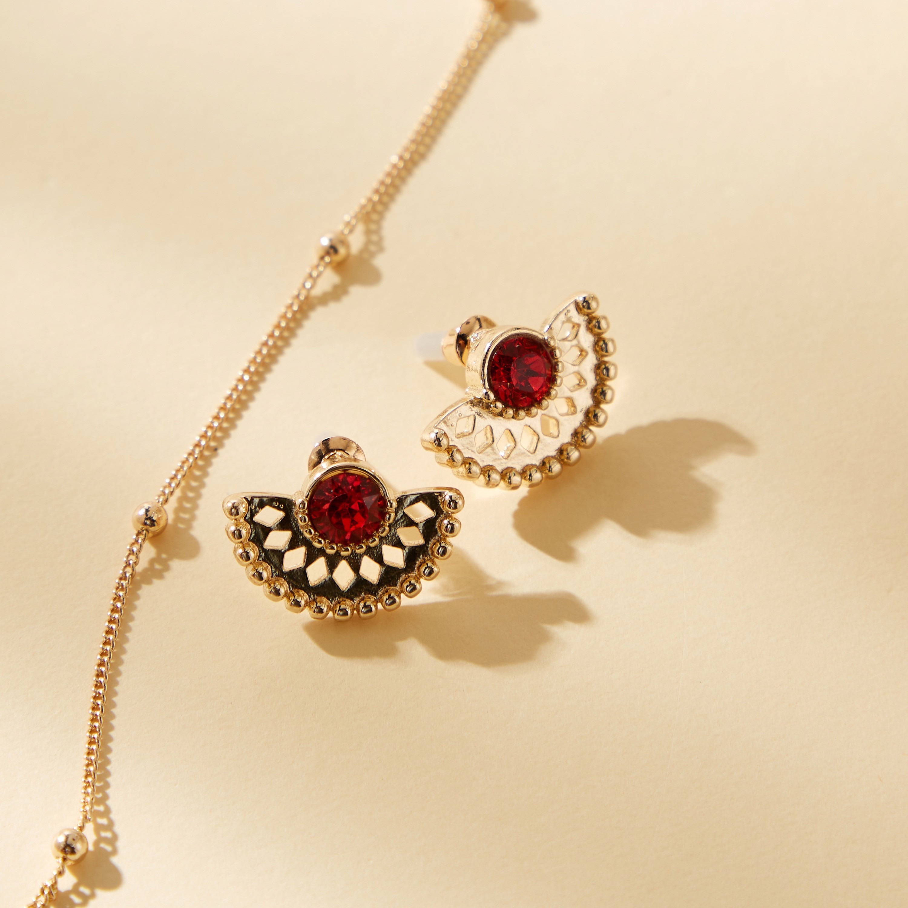 طقم أقراط وقلادة بدلاية مرصعة بالأحجار-women-watchesandjewellery-jewellery-jewellerysets-image-3