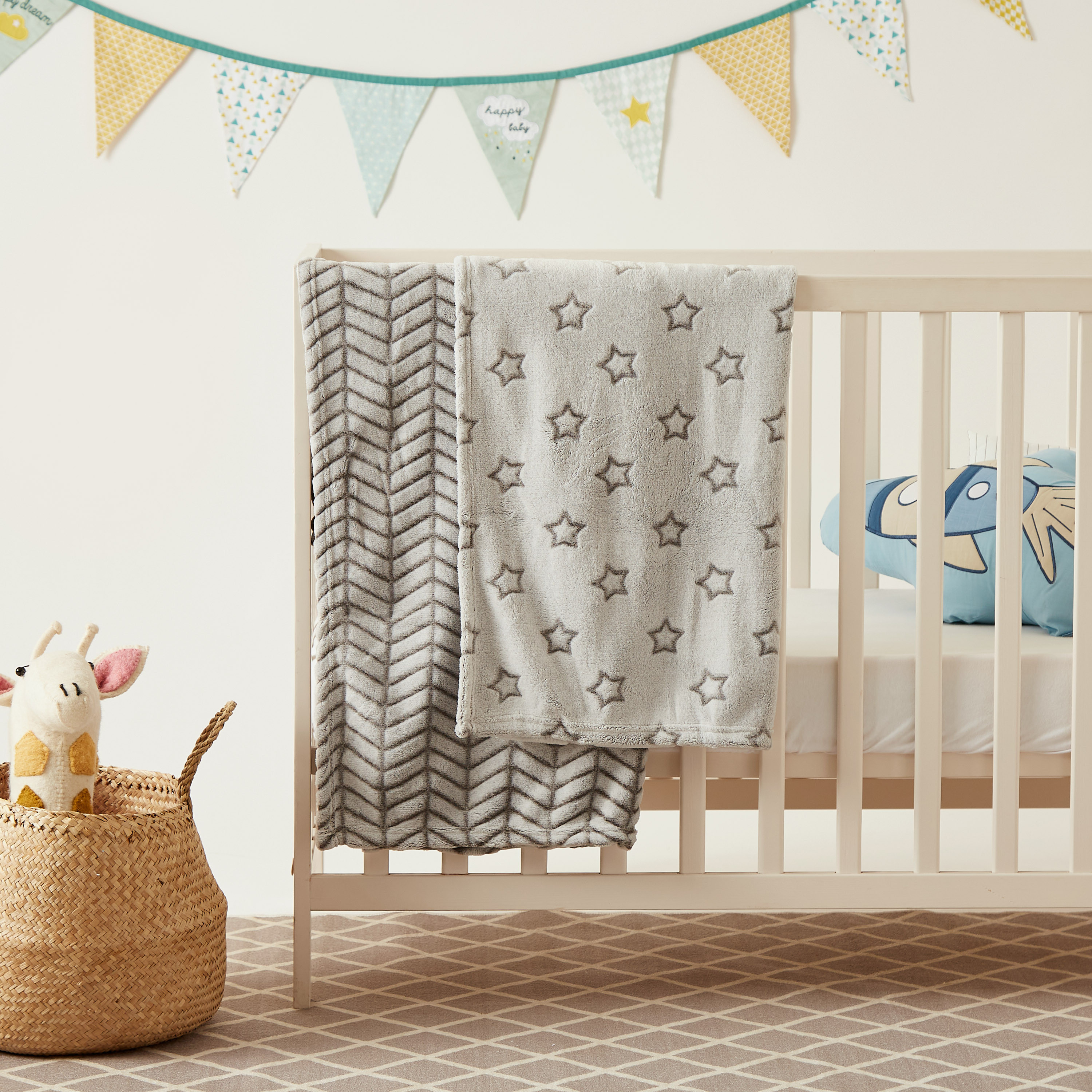 بطانية صوف كورال من جونيورز - طقم من قطعتين-baby-nursery-blanketsandswaddles-blanketsandquilts-image-1