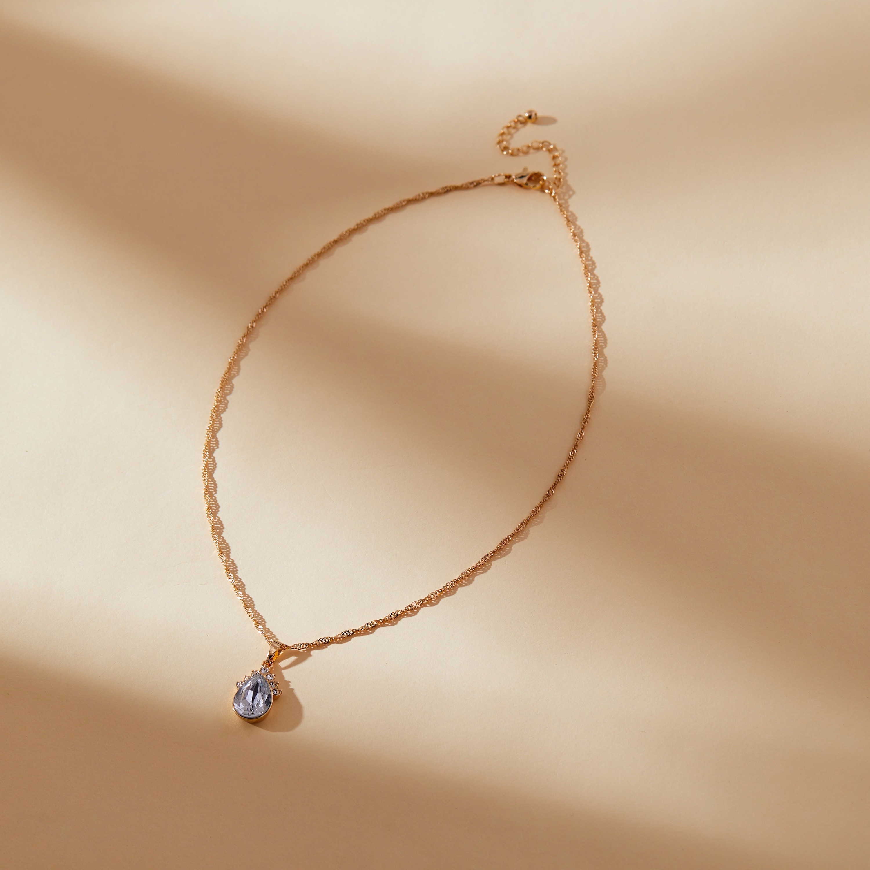طقم حلق وعقد بدلاية دمعة مرصع بالأحجار والكريستال-women-watchesandjewellery-jewellery-jewellerysets-image-2