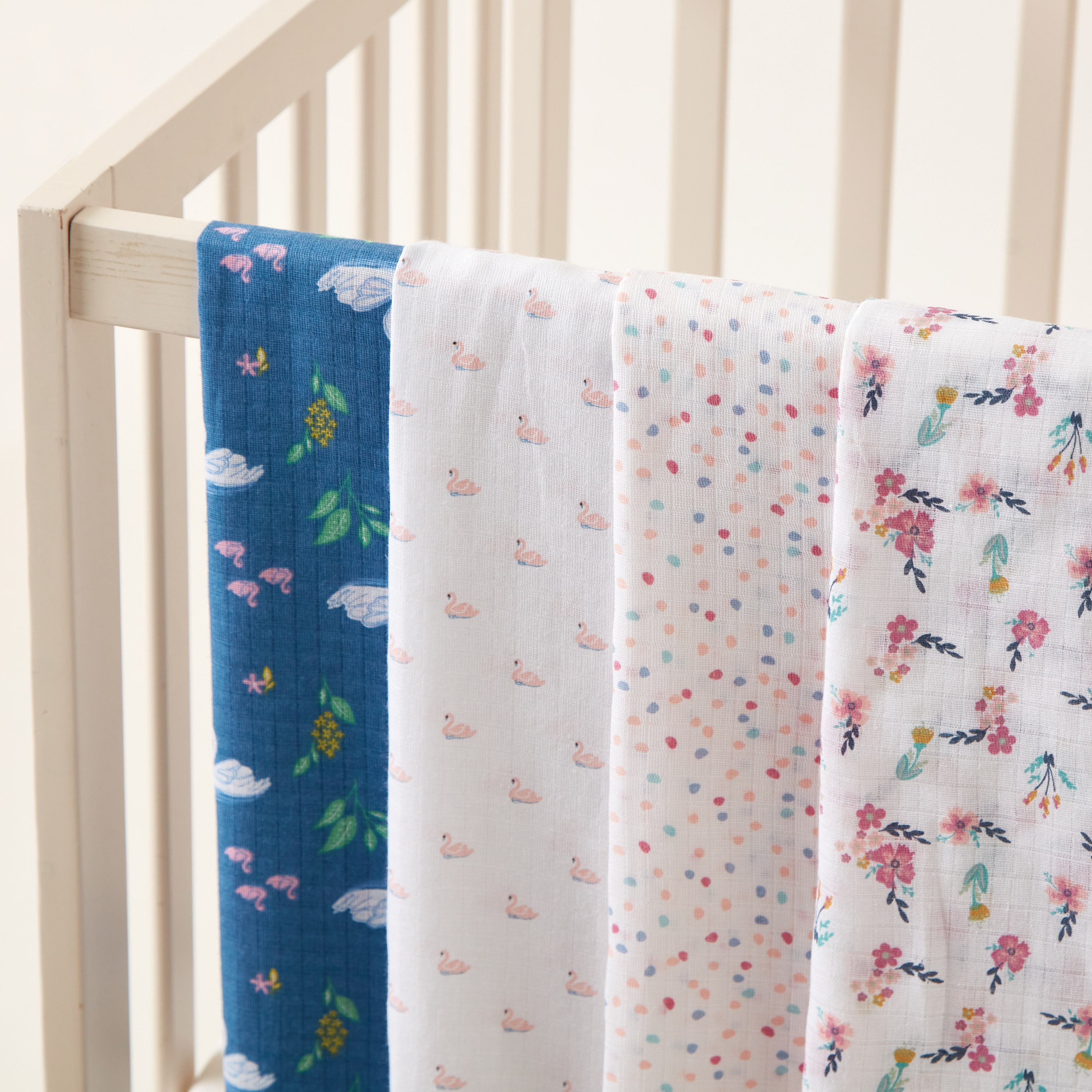 Giggles 4-Piece Printed Swaddle Blanket Set - 120x120 cms-baby-nursery-blanketsandswaddles-swaddlesandsleepingbags-image-3