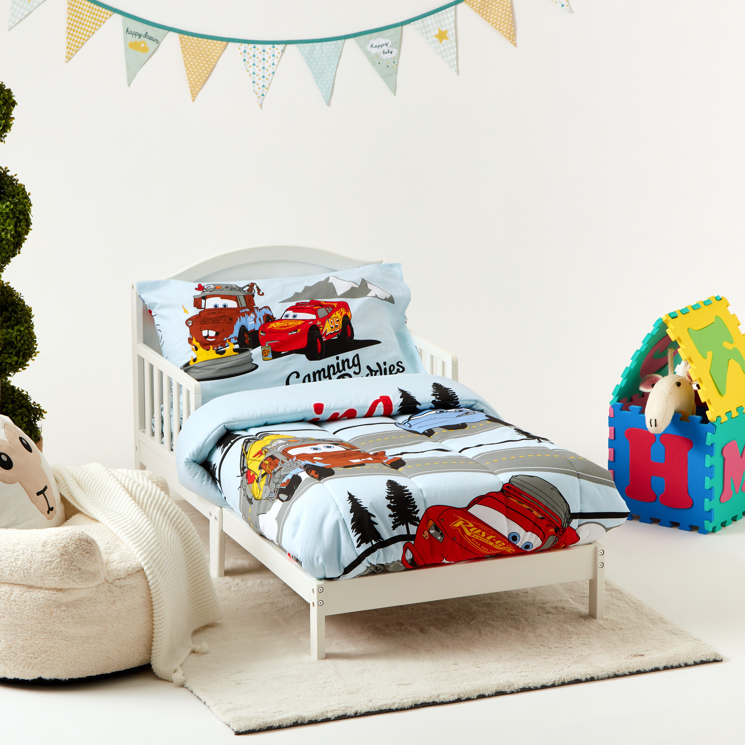 طقم لحاف أطفال 3 قطع بطبعات كارز من ديزني - 140x180 سم-baby-nursery-toddlerbedding-image-1