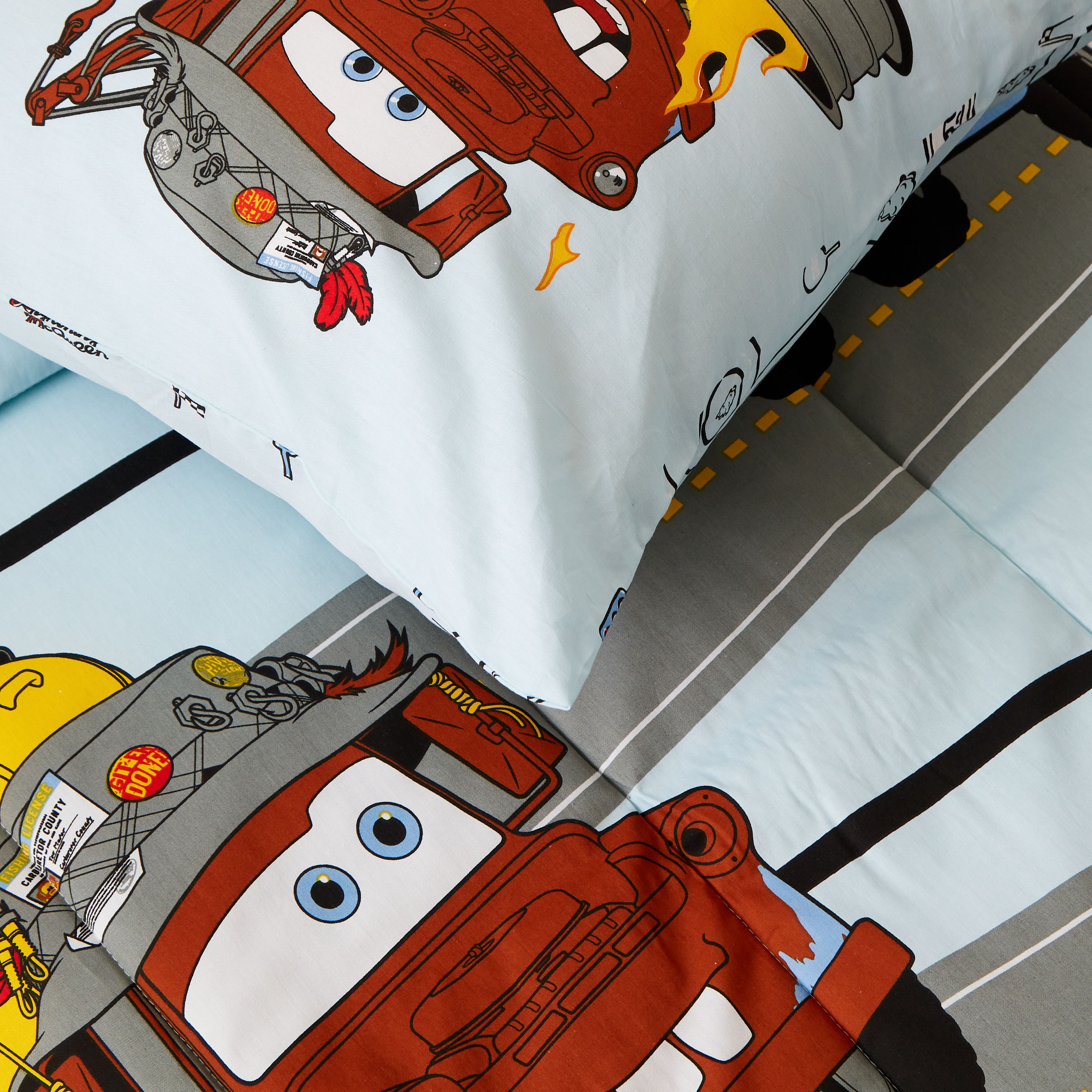طقم لحاف أطفال 3 قطع بطبعات كارز من ديزني - 140x180 سم-baby-nursery-toddlerbedding-image-4
