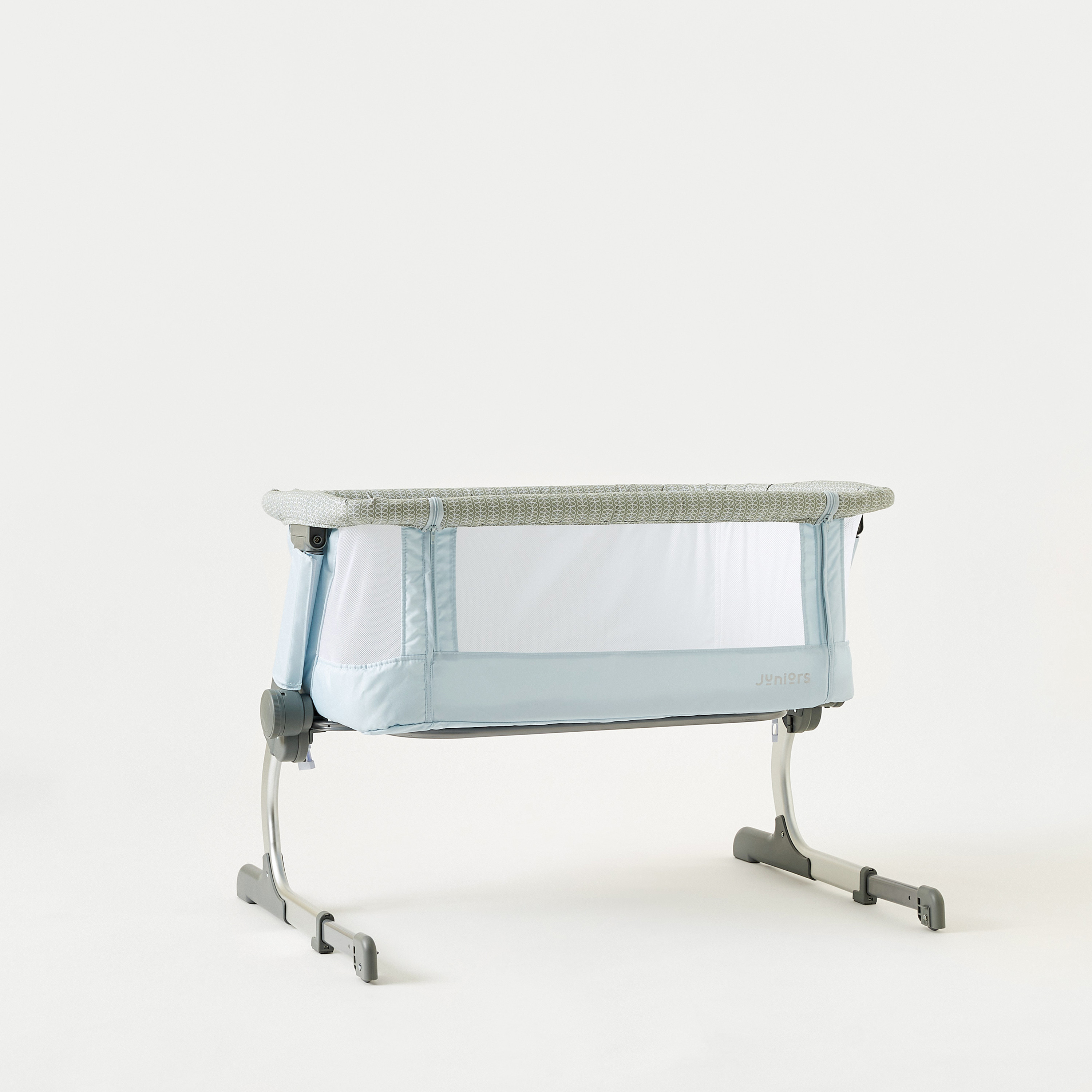 Juniors store side bassinet