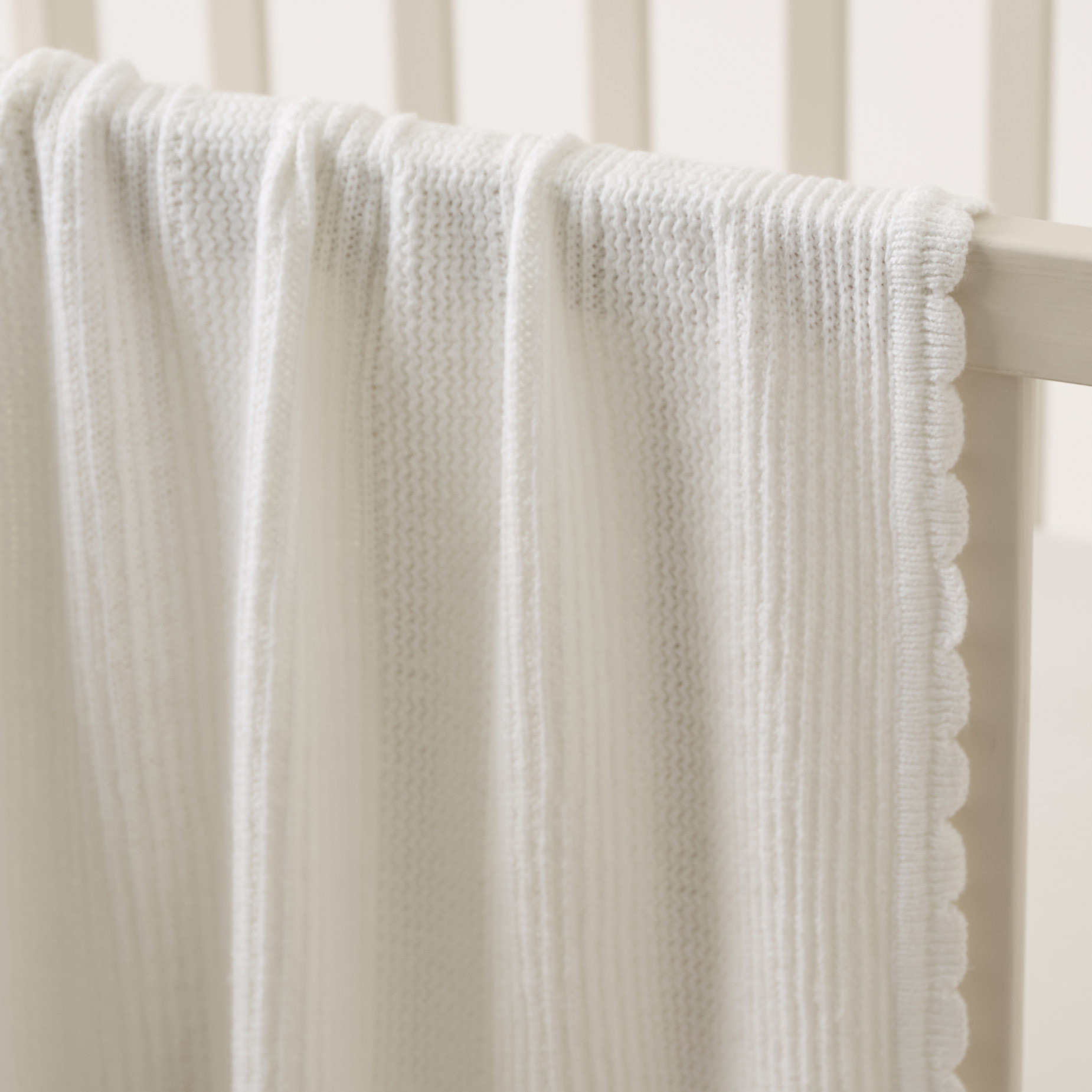 بطانية منسوجة بحافة صدفية من جونيورز - 81x107 سم-baby-nursery-blanketsandswaddles-blanketsandquilts-image-3