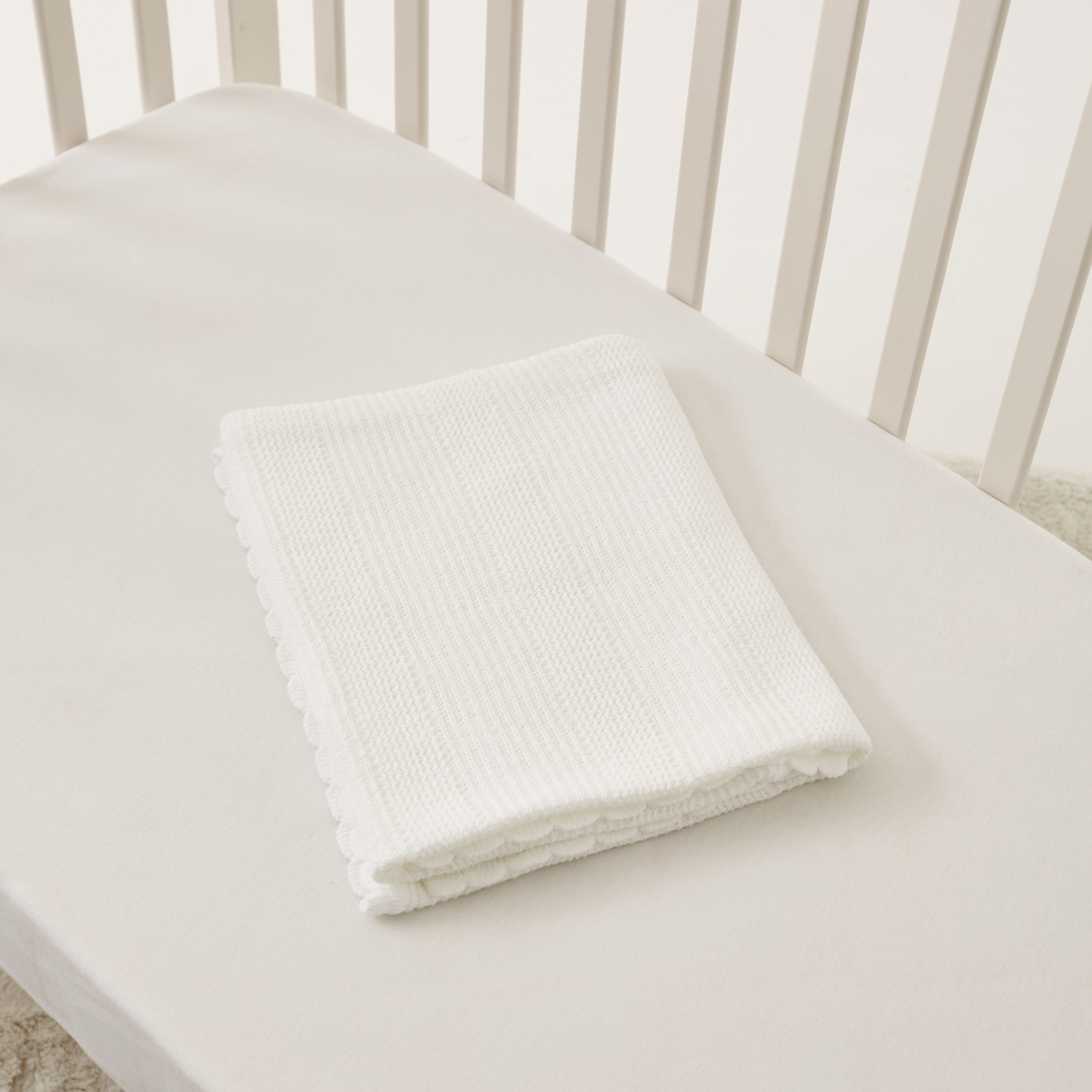 بطانية منسوجة بحافة صدفية من جونيورز - 81x107 سم-baby-nursery-blanketsandswaddles-blanketsandquilts-image-1