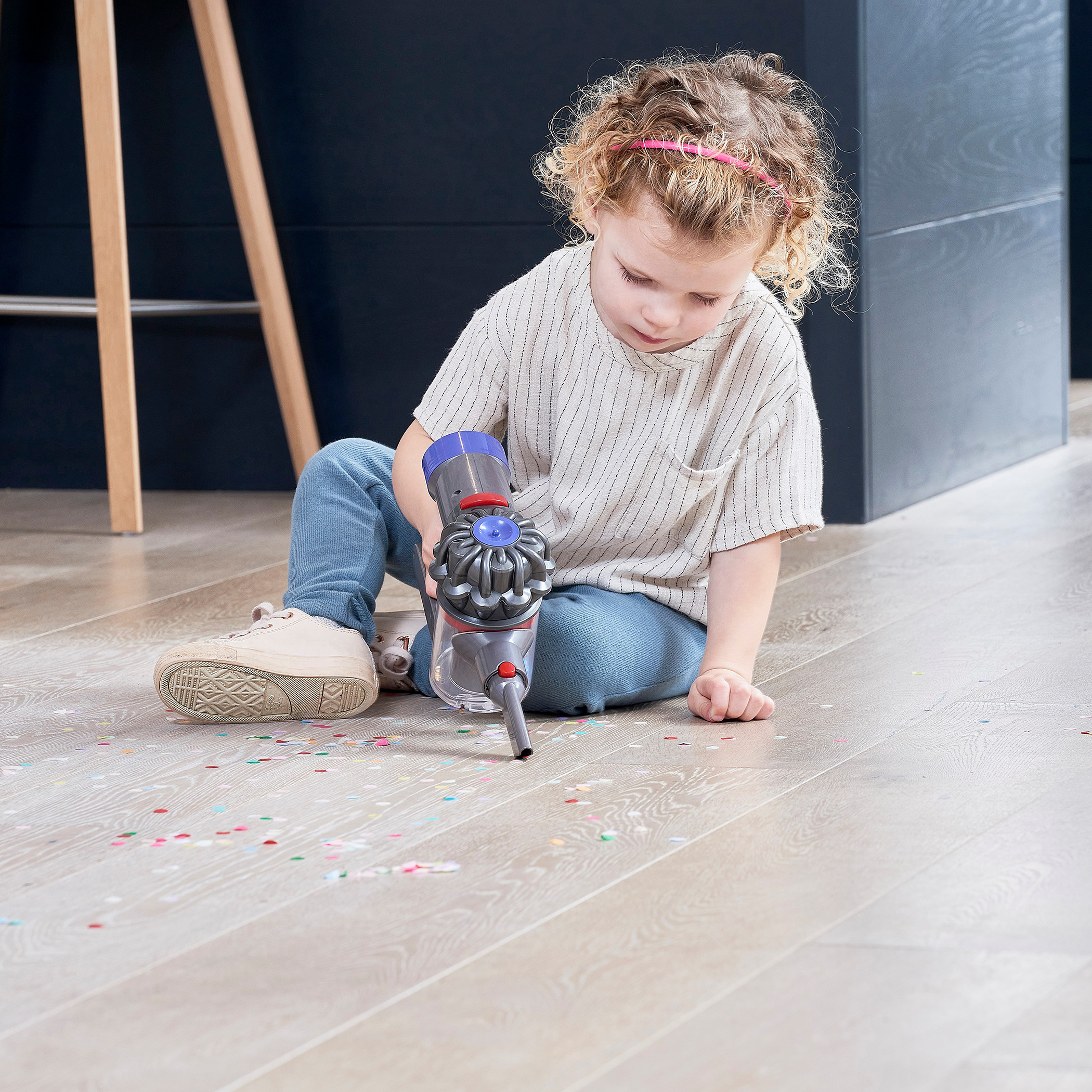 Casdon Dyson Cordless Toy Vacuum Cleaner-toys-dollsandplaysets-dollhouses-image-6