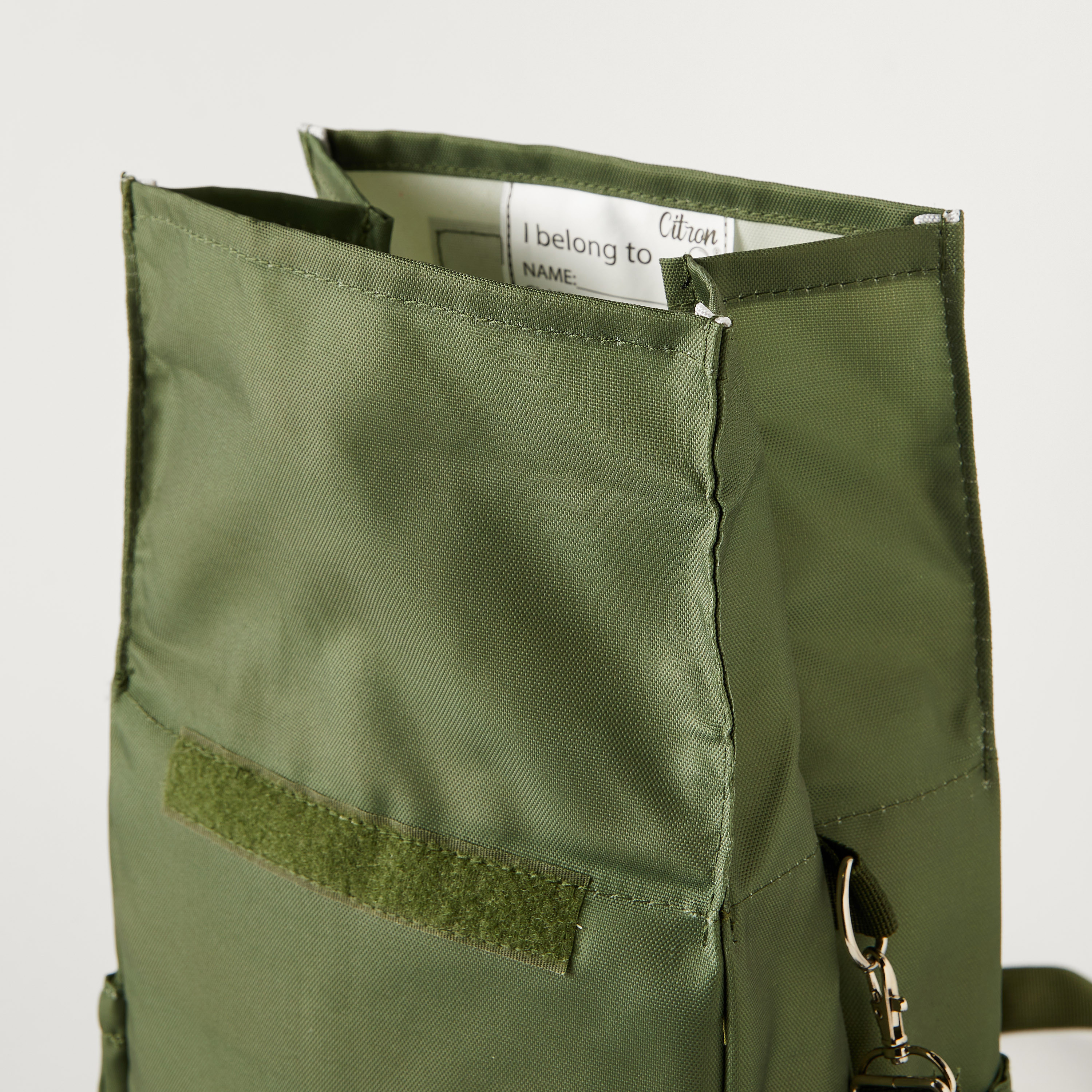 شنطة غداء سادة بحزام قابل للفصل وزر إغلاق كباس-school-lunchessentials-lunchbags-image-5