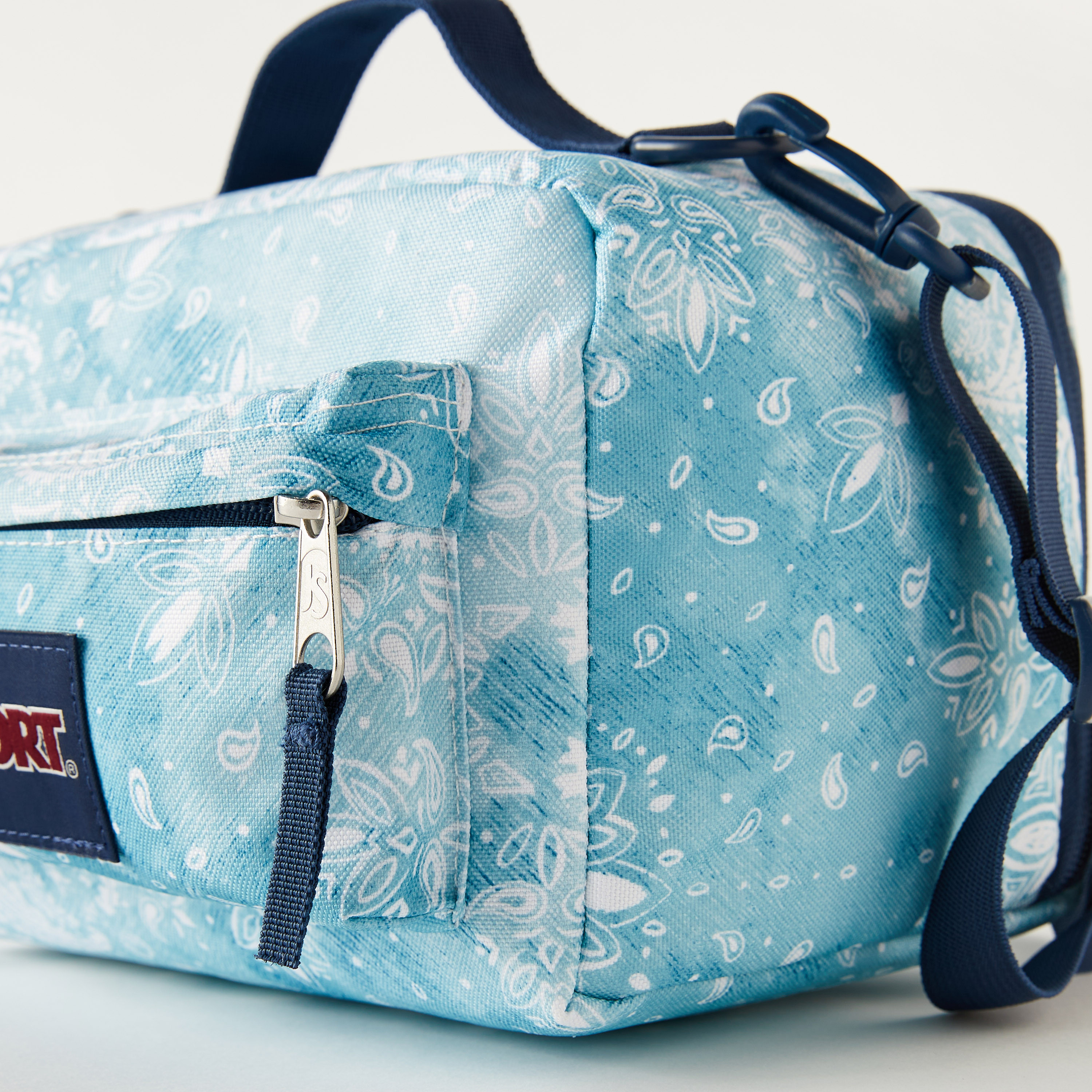 Jansport Printed Lunch Bag with Detachable Strap and Zip Closure-school-lunchessentials-lunchbags-image-3
