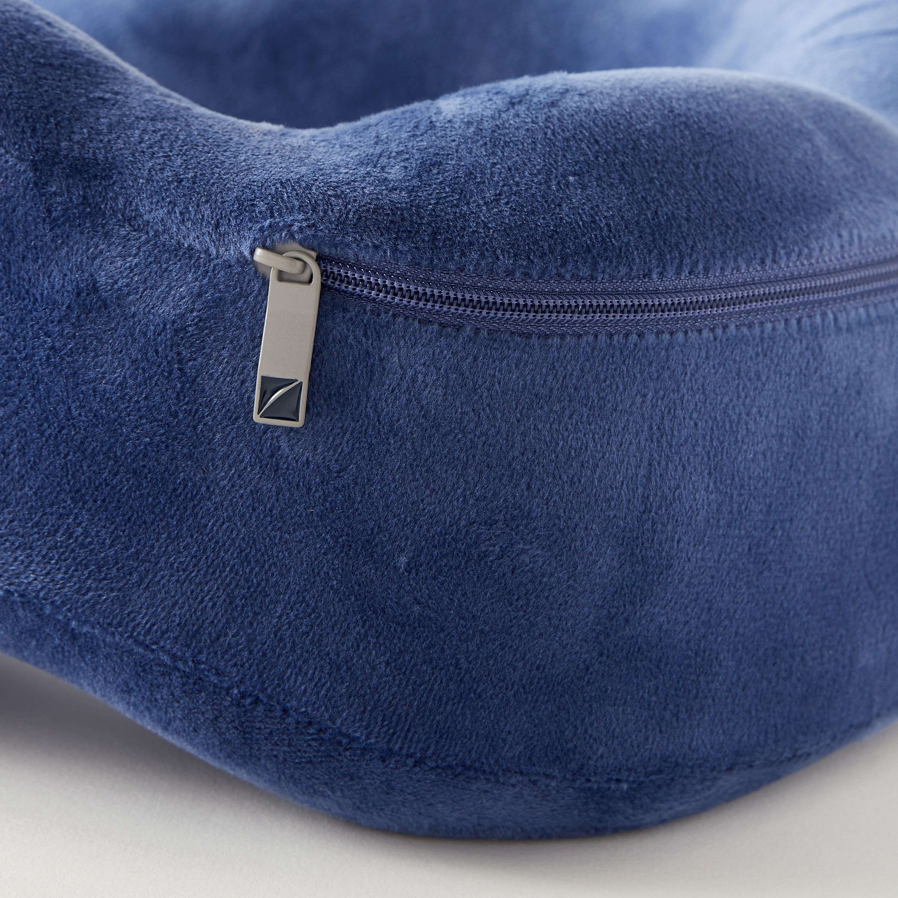 وسادة رقبة سادة بقبعة من فايندز-travel-pillows-image-4