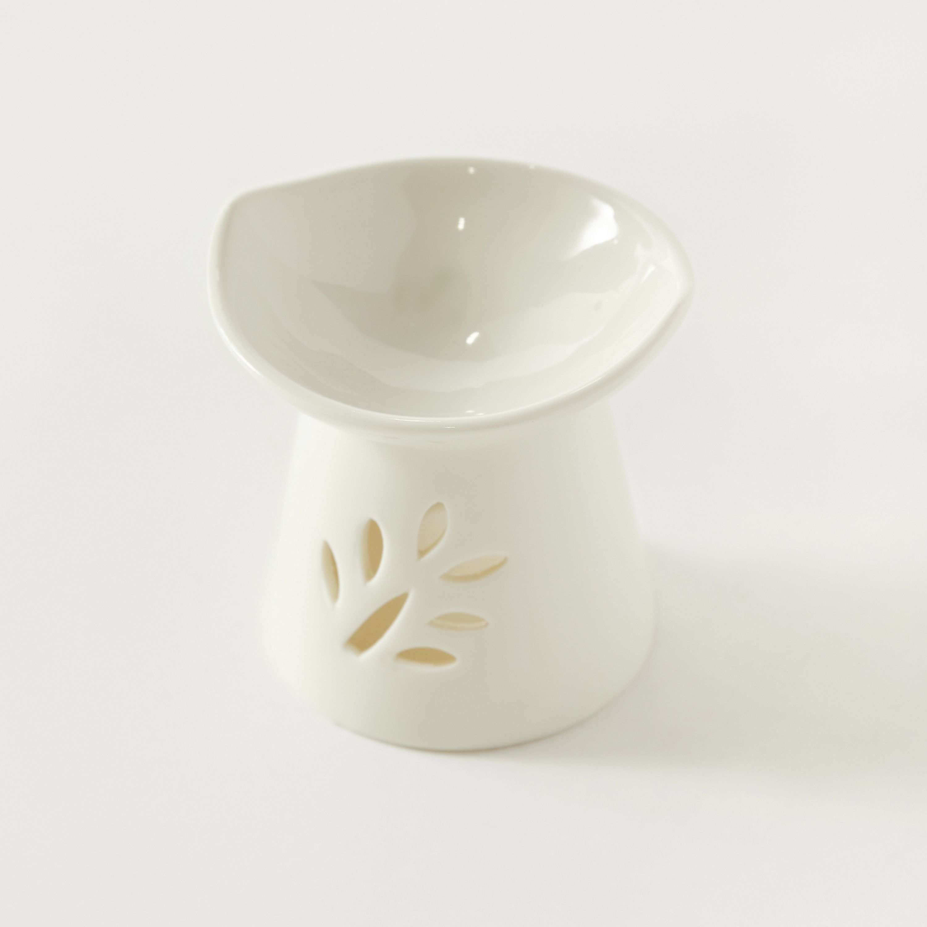 Essentials LEAF OIL BURNER - WHITE-household-homefragrance-burners-image-2