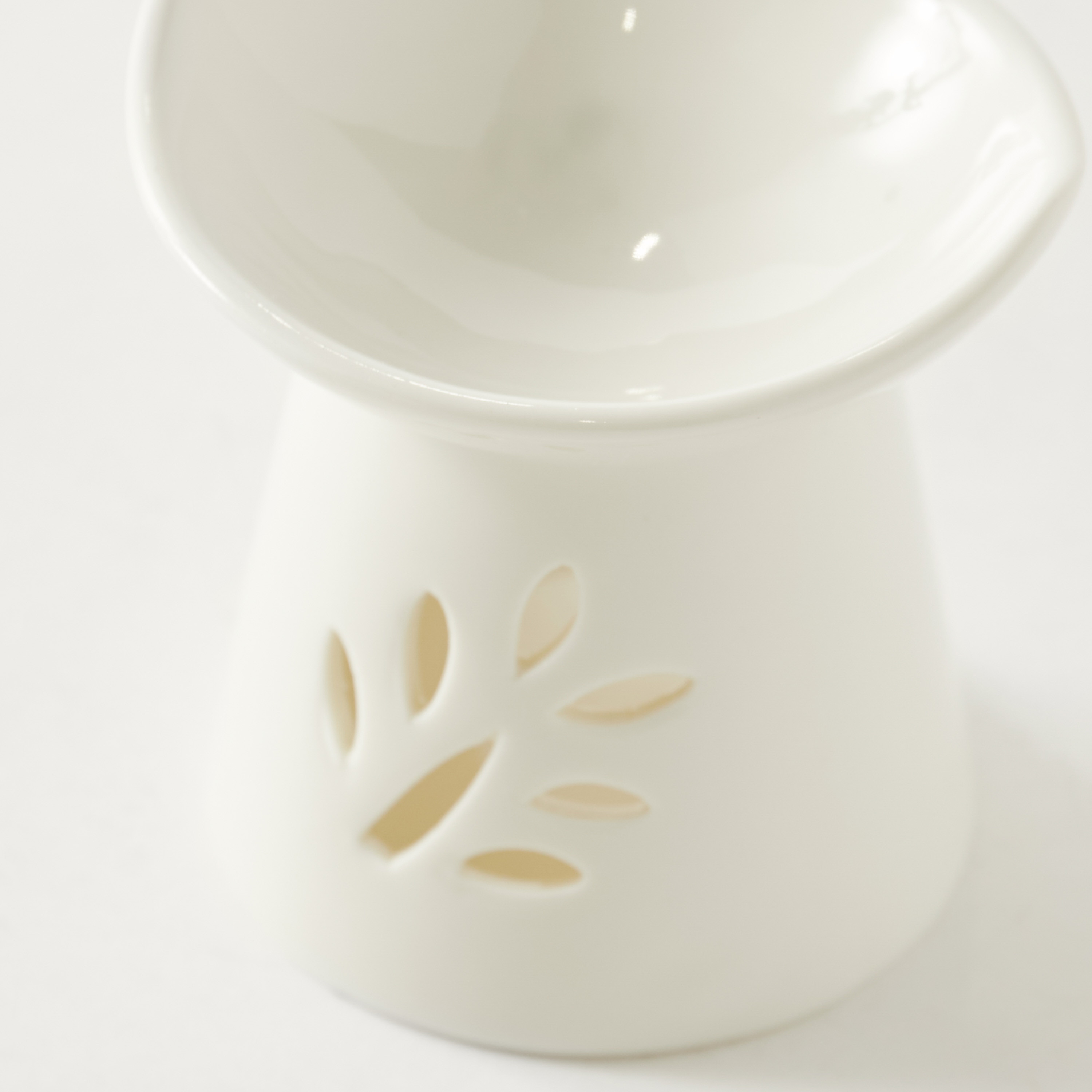 Essentials LEAF OIL BURNER - WHITE-household-homefragrance-burners-image-4