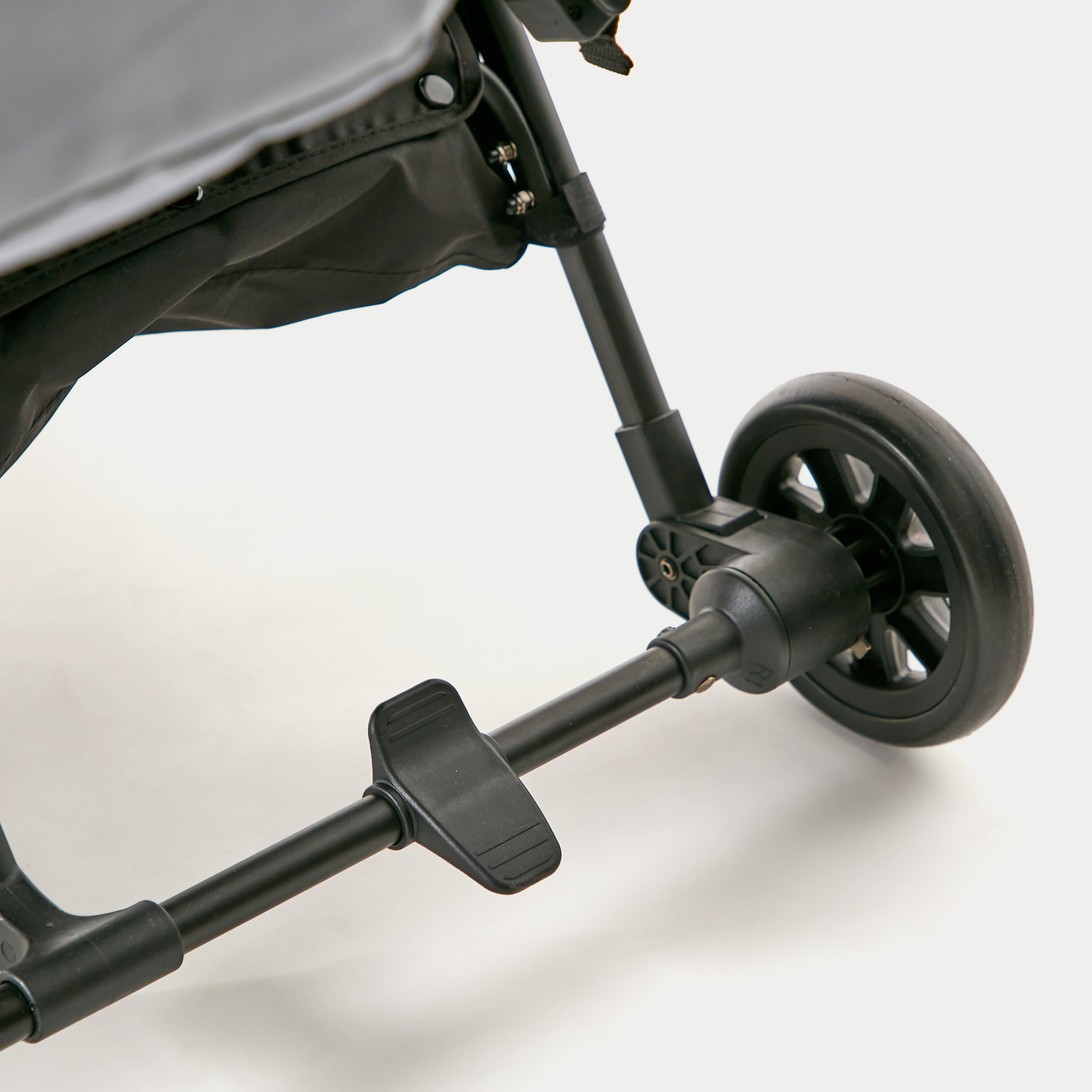 عربة أطفال توين لايت بنظام طي بزر ضغط وإطار فولاذ وقفل للعجلات من جونيورز -baby-gear-strollersandprams-strollers-image-1