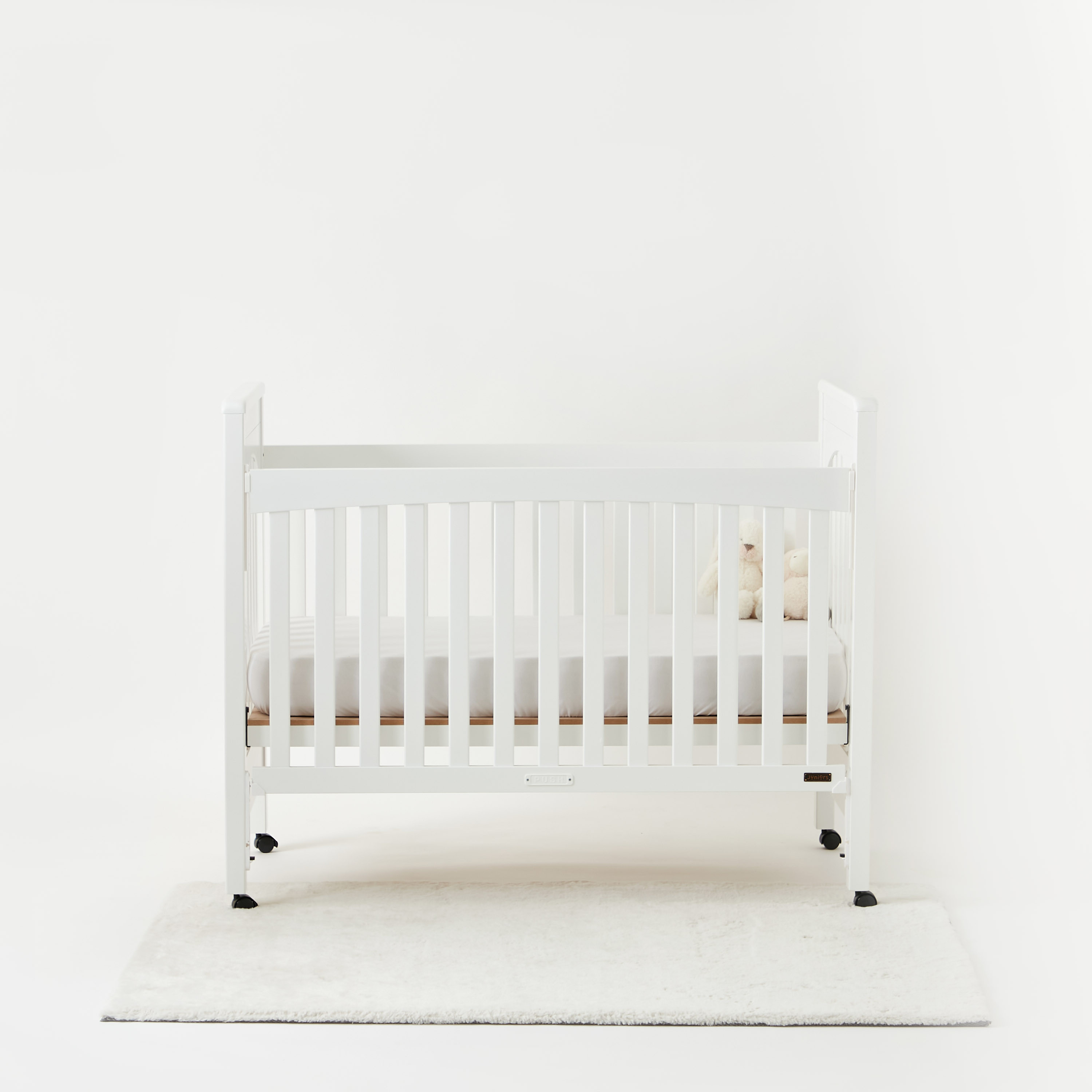 سرير أريا من جونيورز-baby-nursery-furniture-cribsandbeds-babycribs-image-7