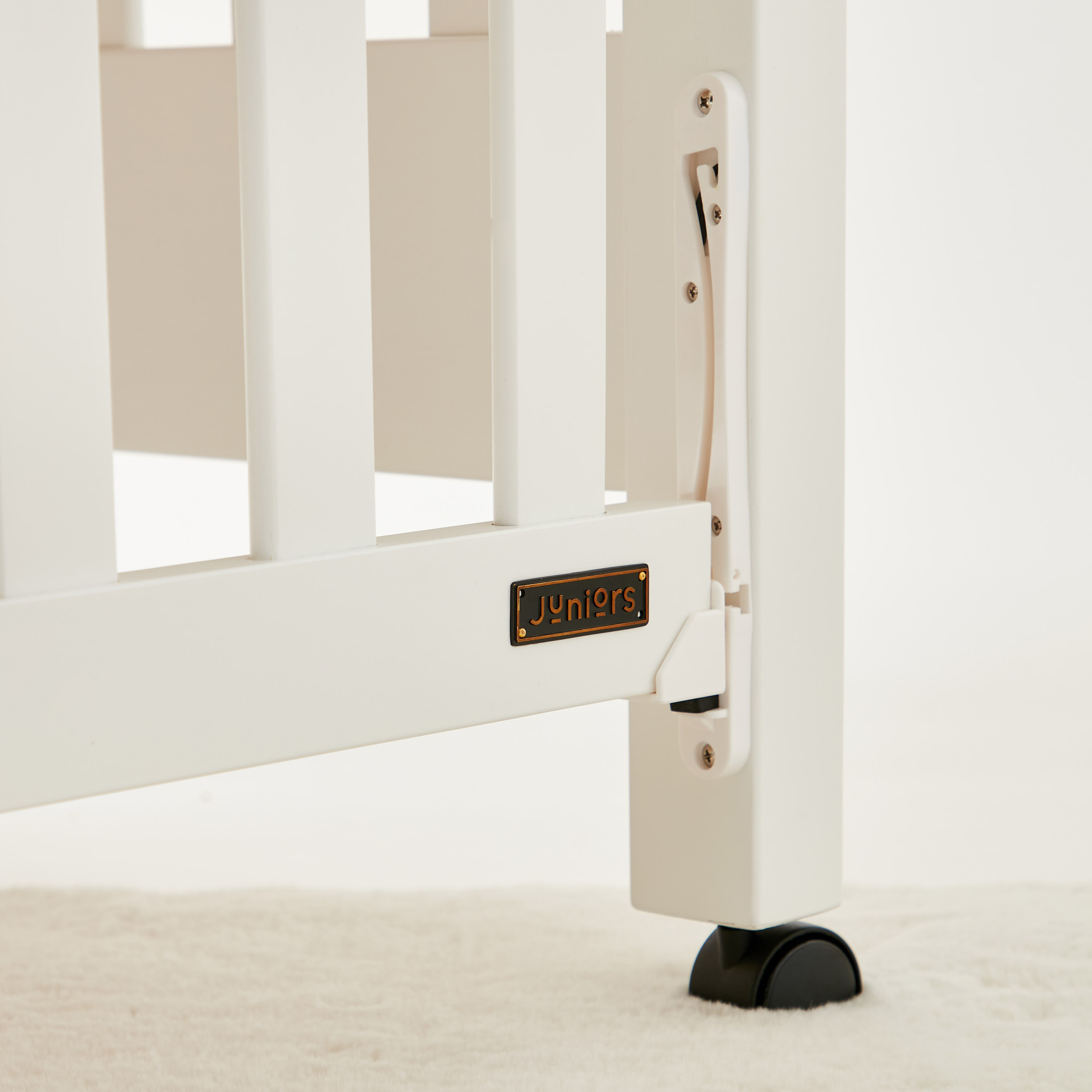 سرير أريا من جونيورز-baby-nursery-furniture-cribsandbeds-babycribs-image-3