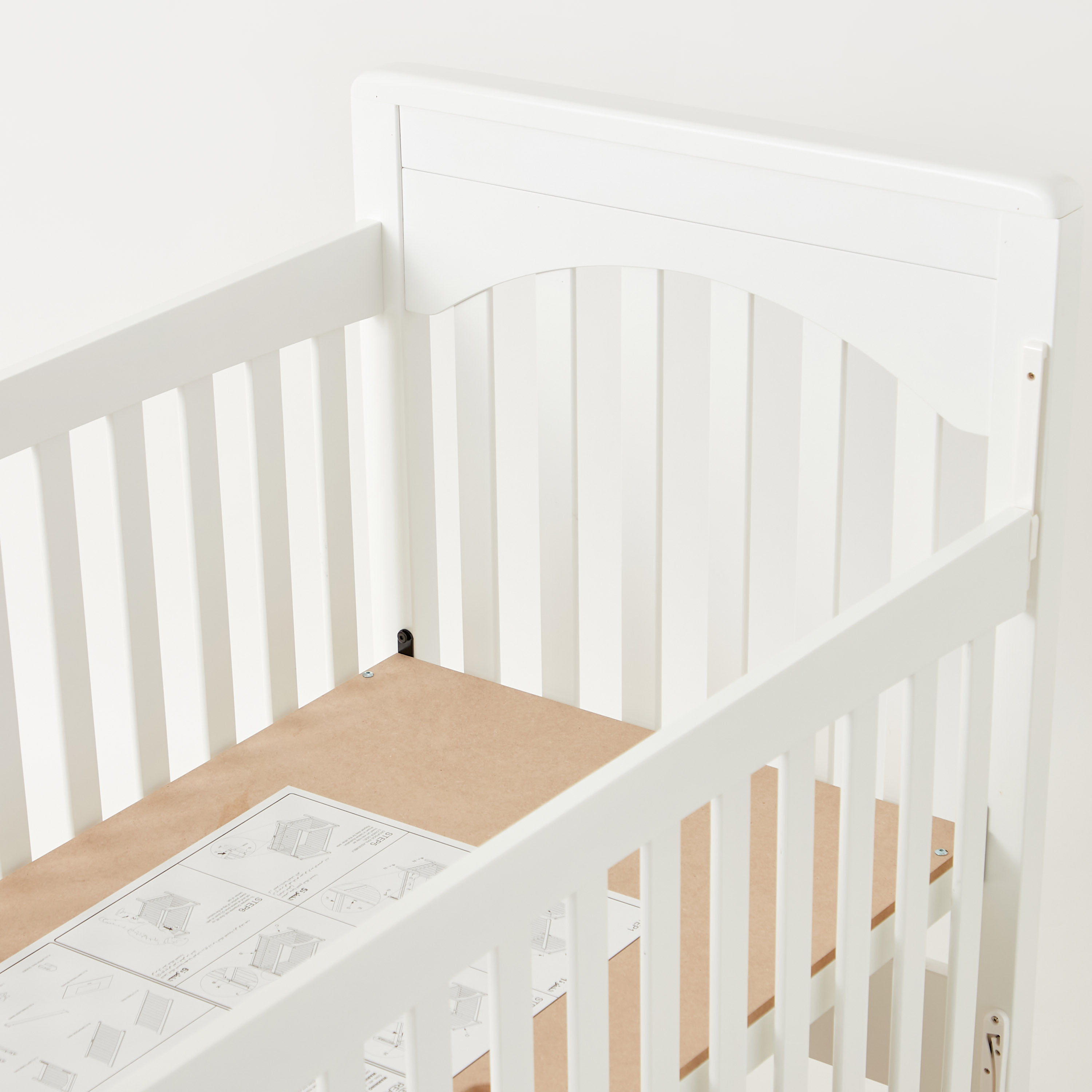 سرير أريا من جونيورز-baby-nursery-furniture-cribsandbeds-babycribs-image-2