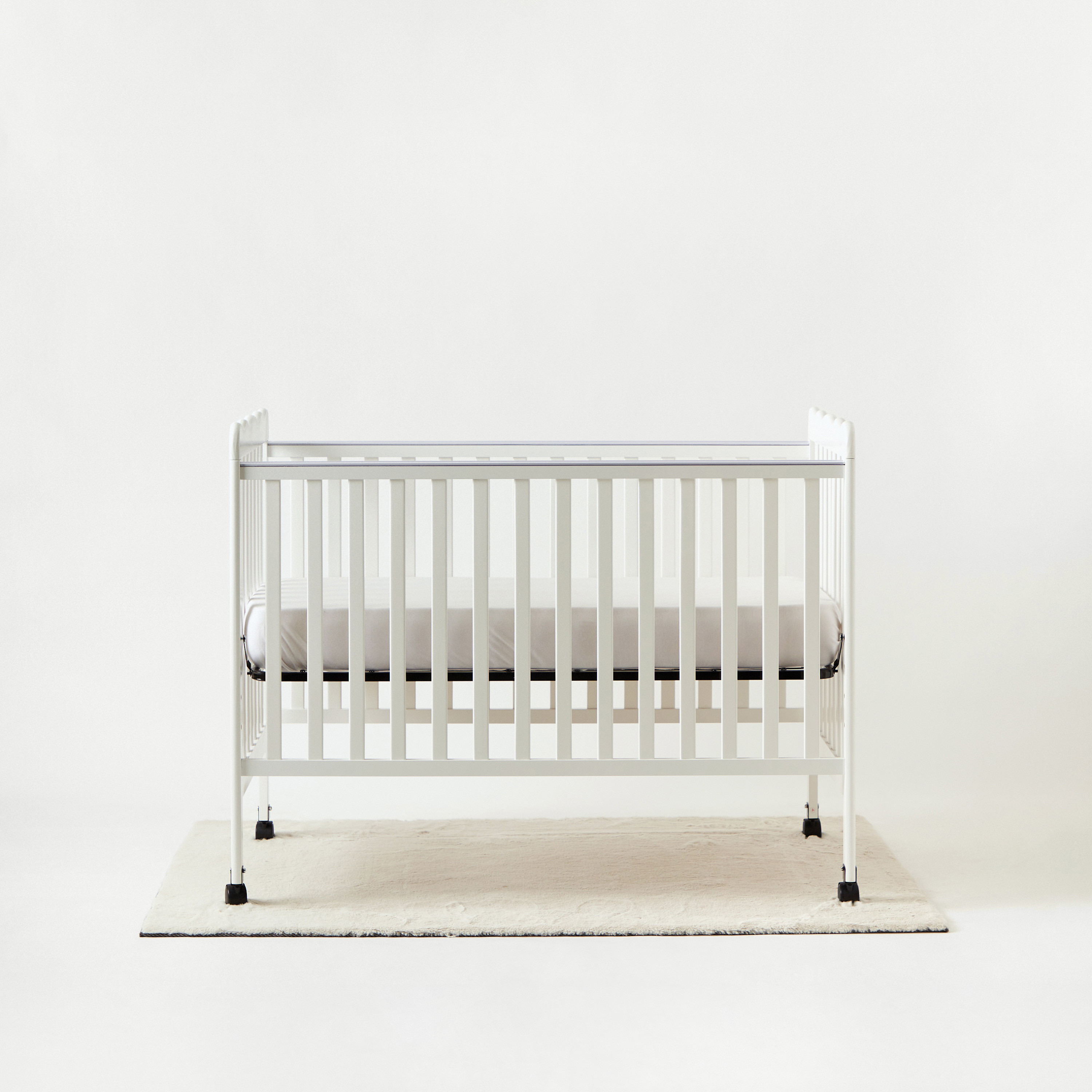 Baby crib best sale on wheels