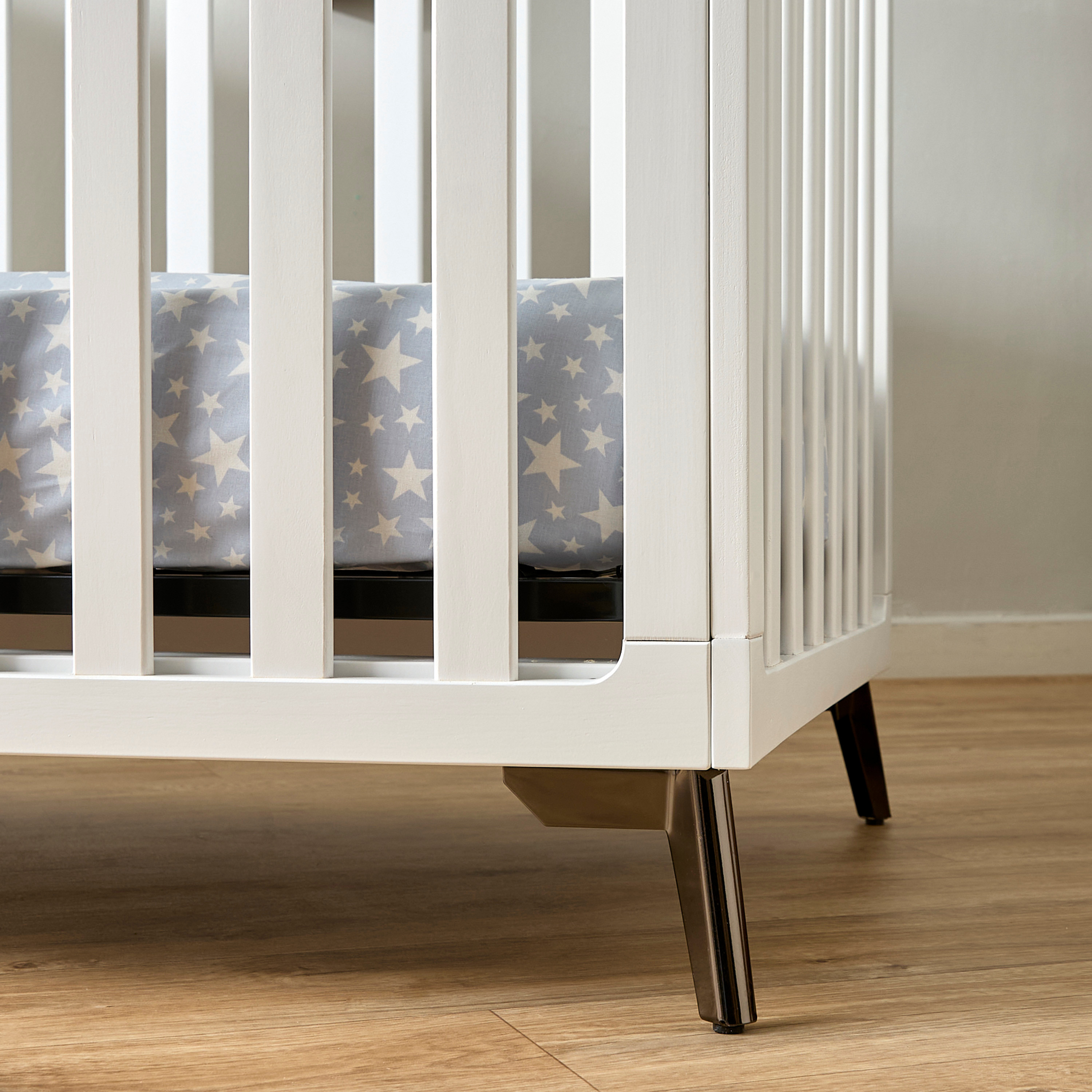 Juniors Austin Crib with Convertible Design and Adjustable Height (Up to 5 years)-baby-nursery-furniture-cribsandbeds-babycribs-image-11