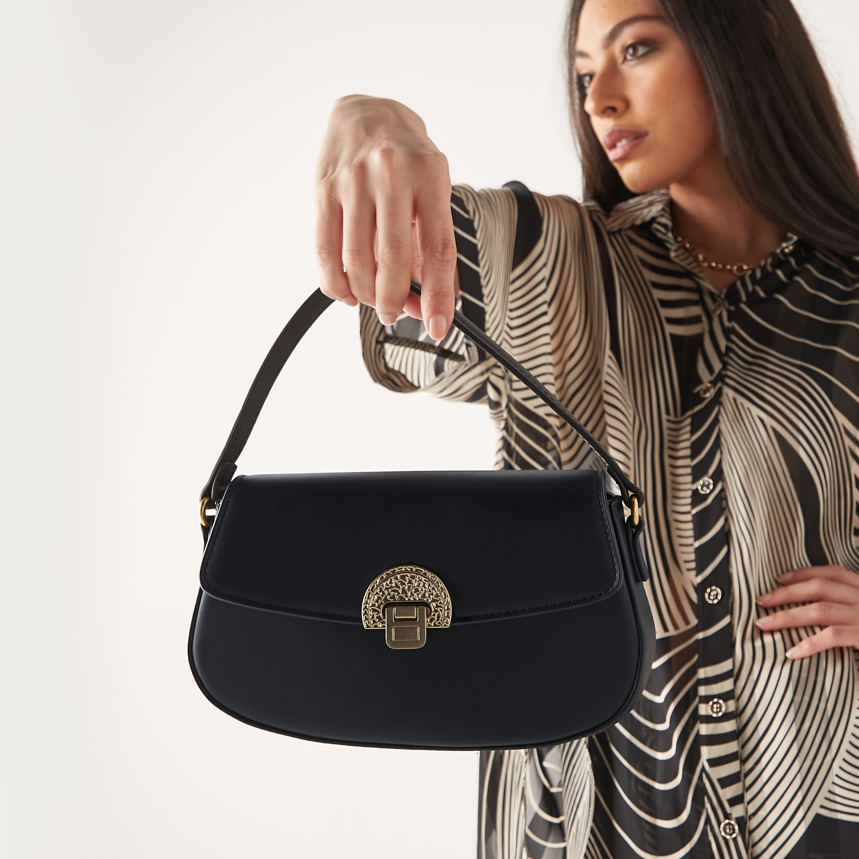 شنطة كروس بودي سادة بحزام سلسلة من سيليست-women-bagsandwallets-handbags-image-1