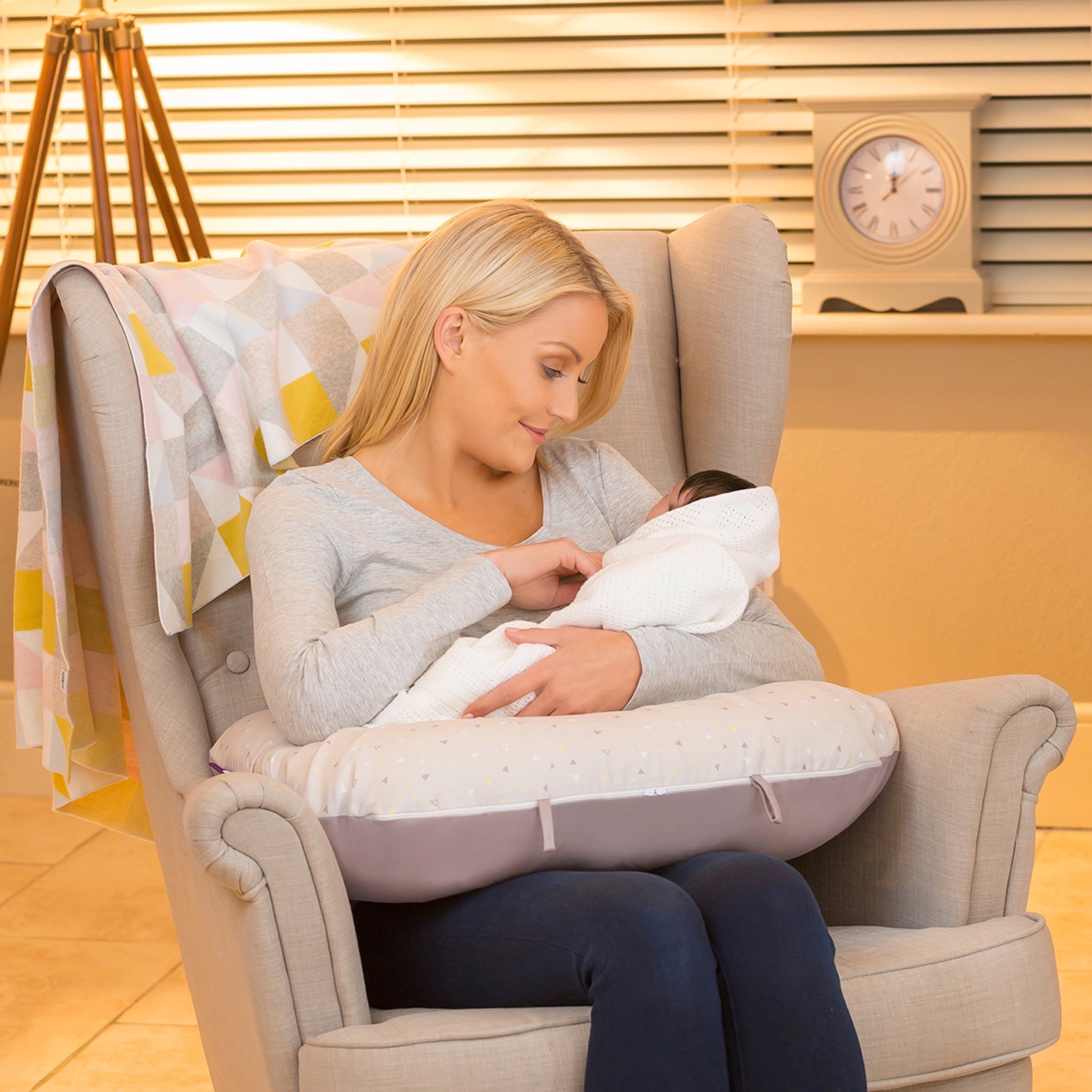 Clevamama hot sale breastfeeding pillow