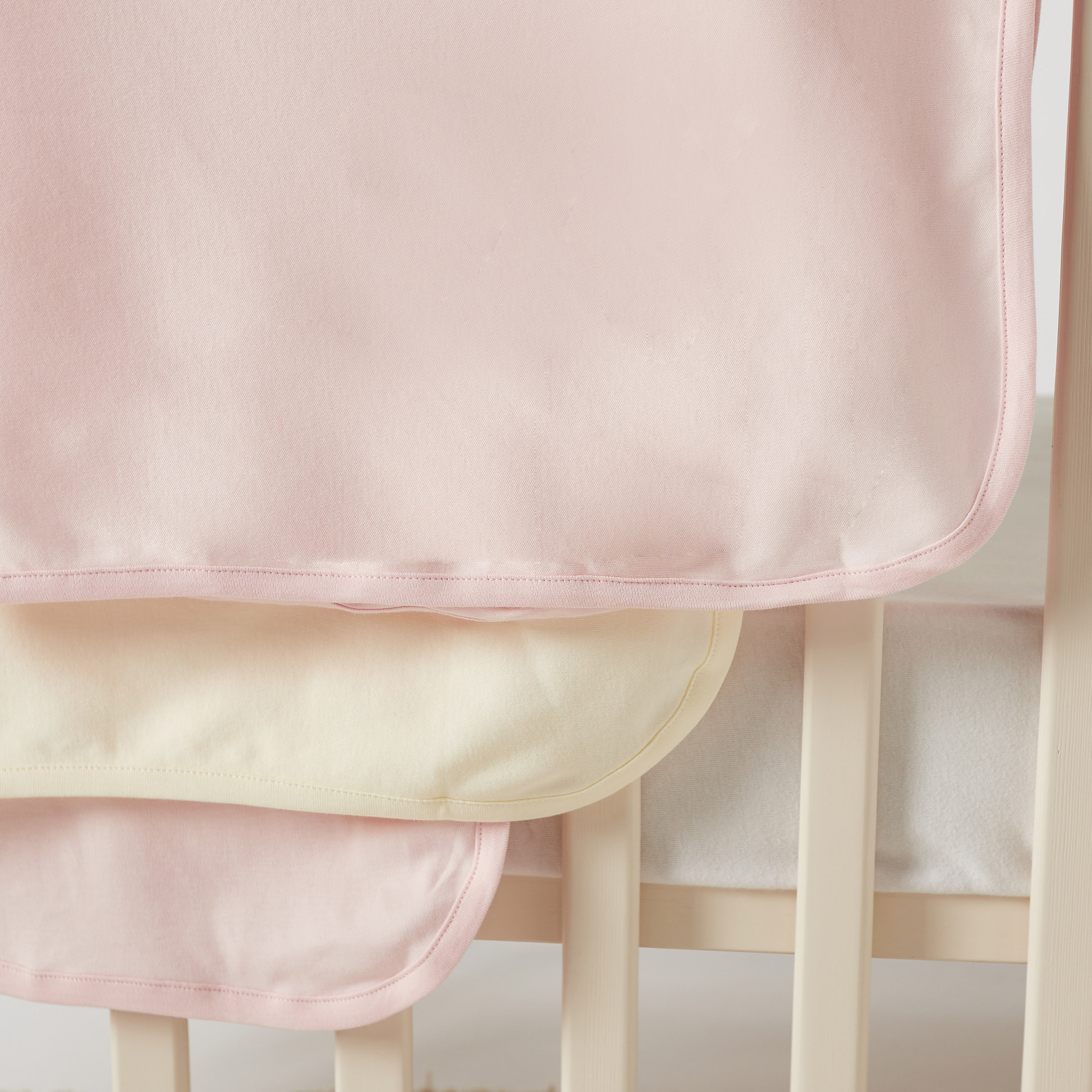 بطانية سادة لحديثي الولادة من جونيورز - طقم من 3 قطع-baby-nursery-blanketsandswaddles-receivingblankets-image-2