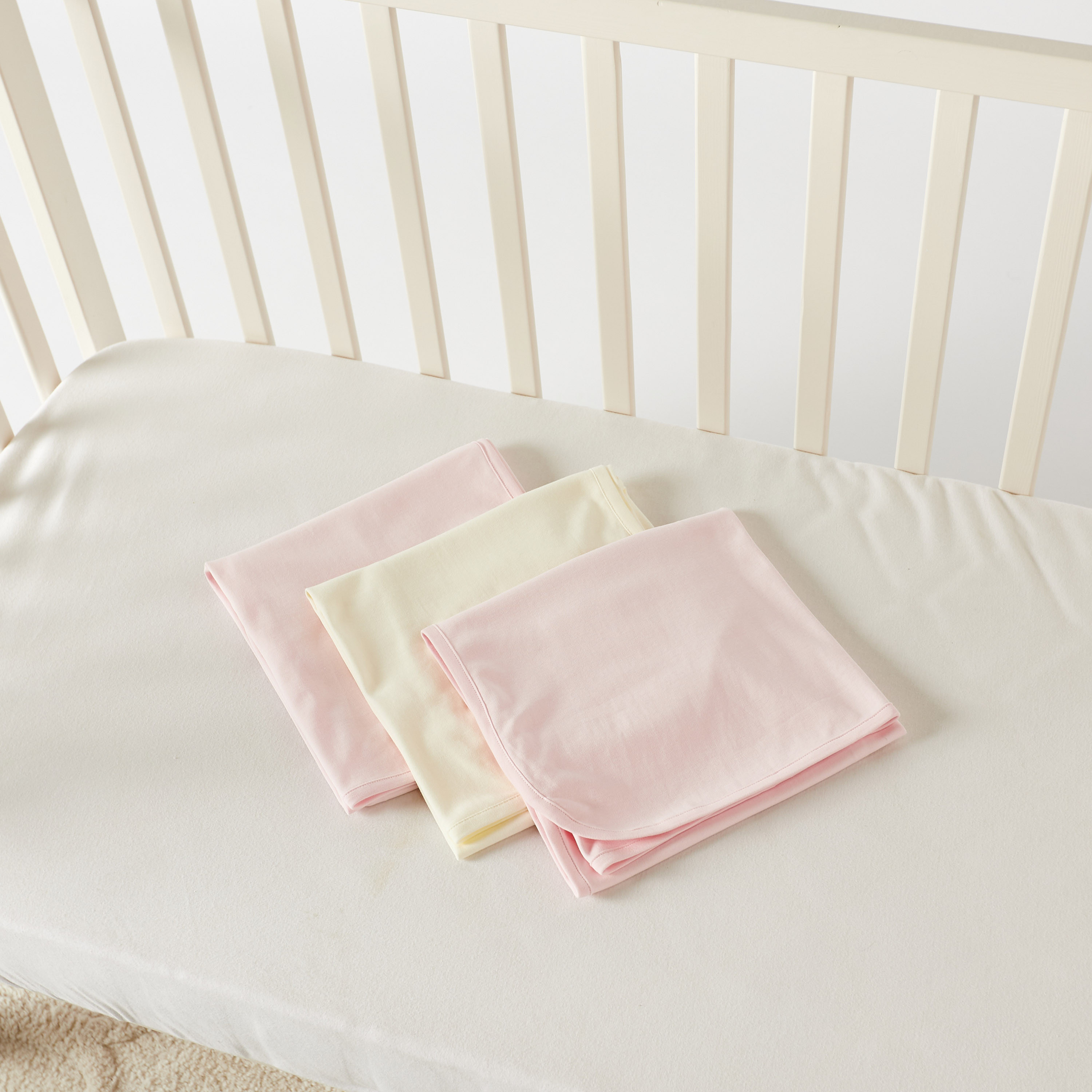 بطانية سادة لحديثي الولادة من جونيورز - طقم من 3 قطع-baby-nursery-blanketsandswaddles-receivingblankets-image-1