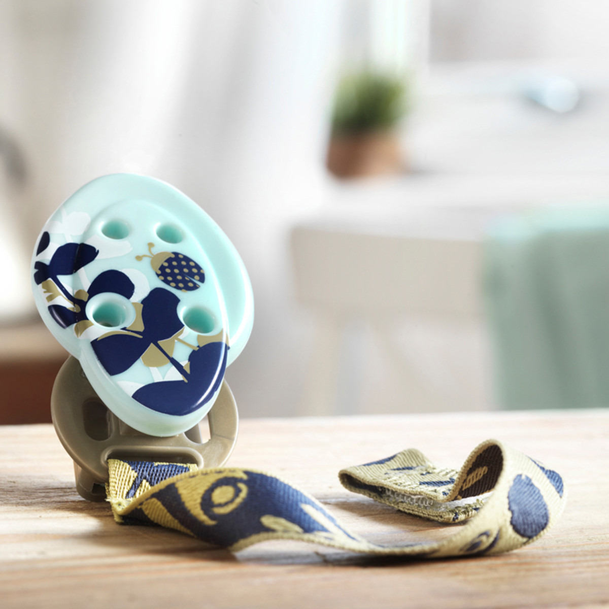 طقم حوامل لهايّات قطعتين بطبعات من تومي تيبي-baby-feeding-pacifiers-image-8