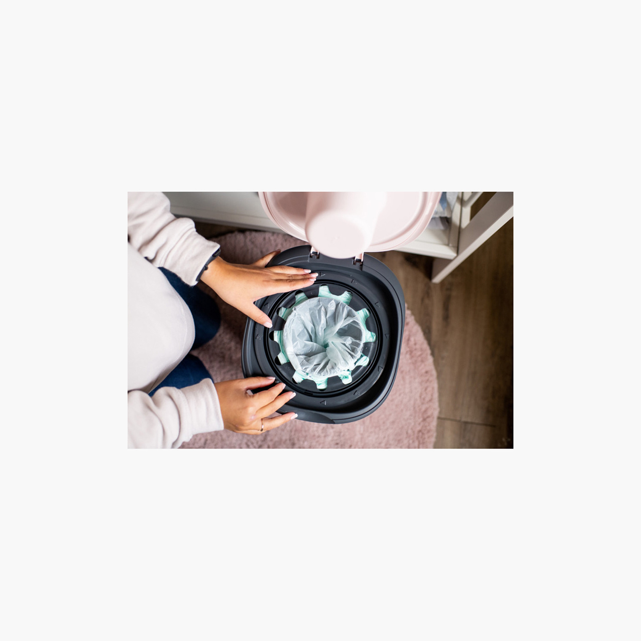 سلة حفاضات متطورة تويست أند كليك مع عبوة كاسيت لإعادة التعبئة من تومي تيبي-baby-diapering-binsandrefills-image-7