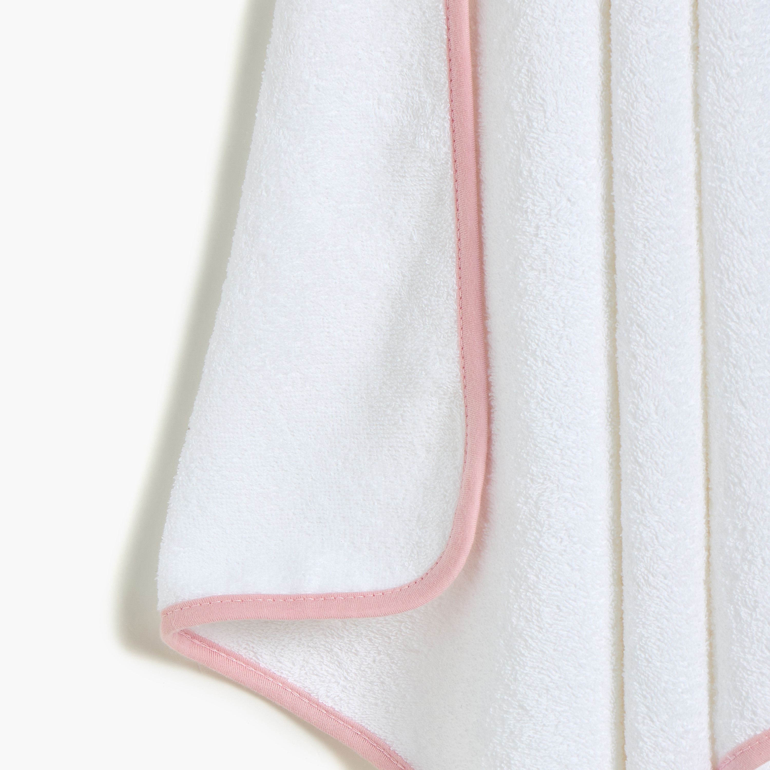 منشفة بقبعة وتطريز كيتي من جونيورز - 76x76 سم-baby-bathandcare-towels-image-3