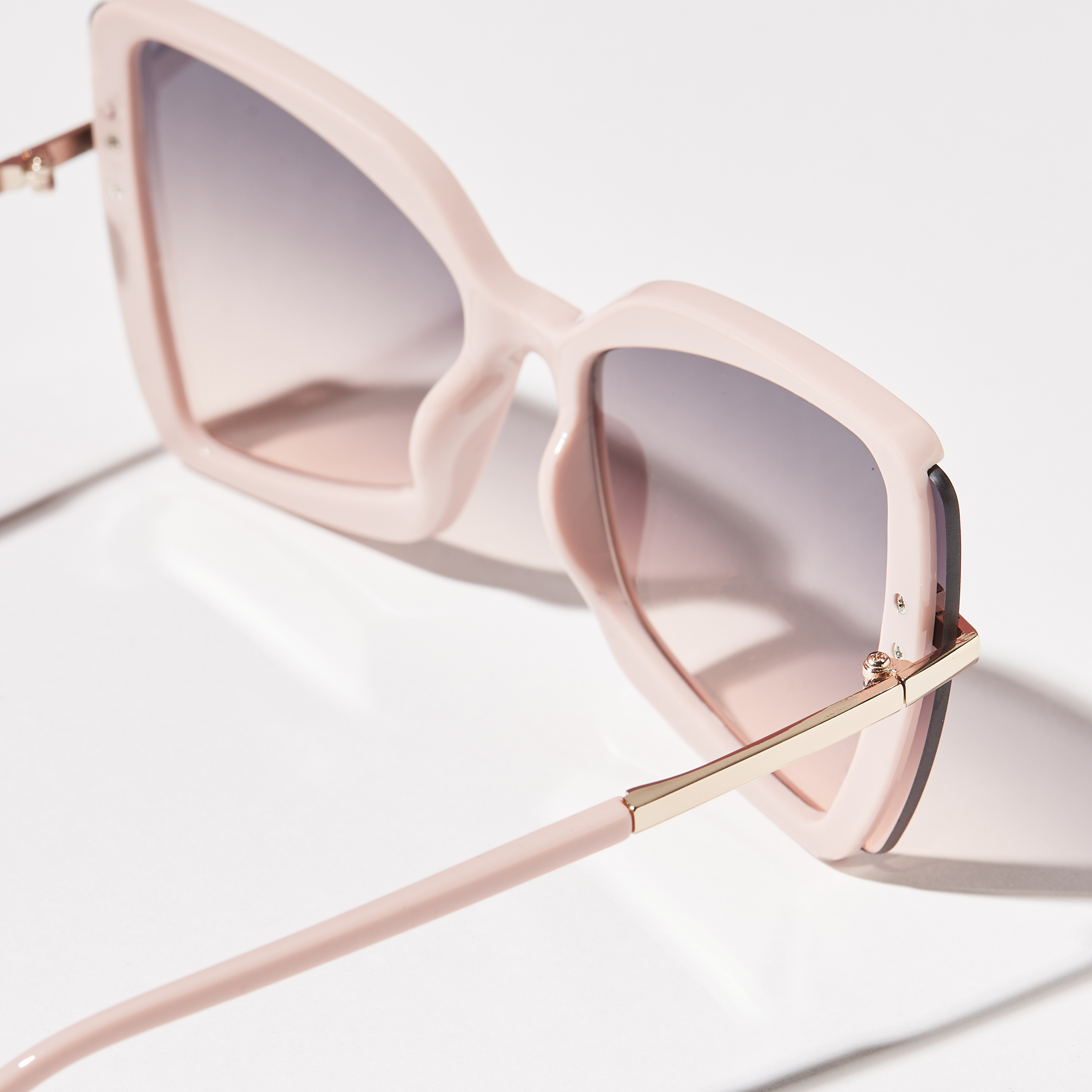 Ombre Full Rim Tinted Square Sunglasses with Nose Pads-women-sunglasses-image-4