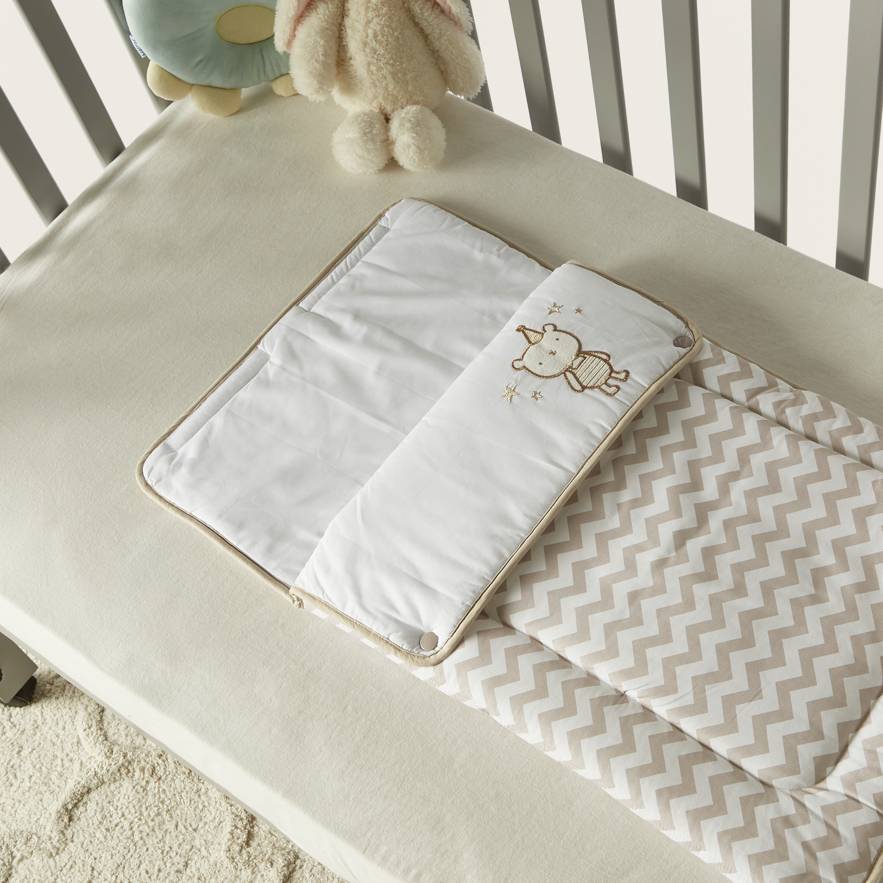 Funnababy Printed Hooded Nest Bag with Zip Closure - 40x74 cm-baby-nursery-blanketsandswaddles-swaddlesandsleepingbags-image-3