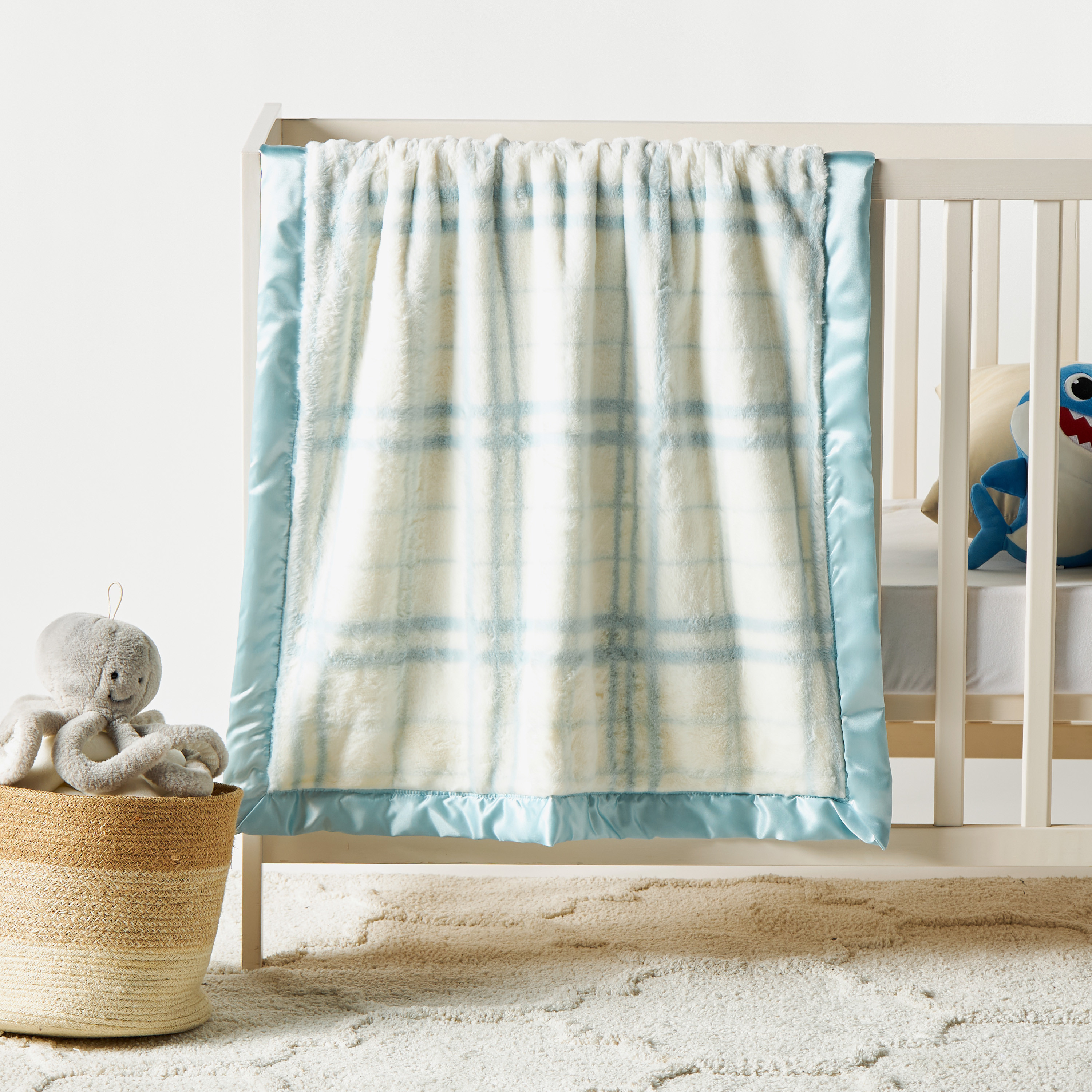 بطانية فرو صناعي مربعات من جونيورز- 76x102 سم-baby-nursery-blanketsandswaddles-blanketsandquilts-image-1