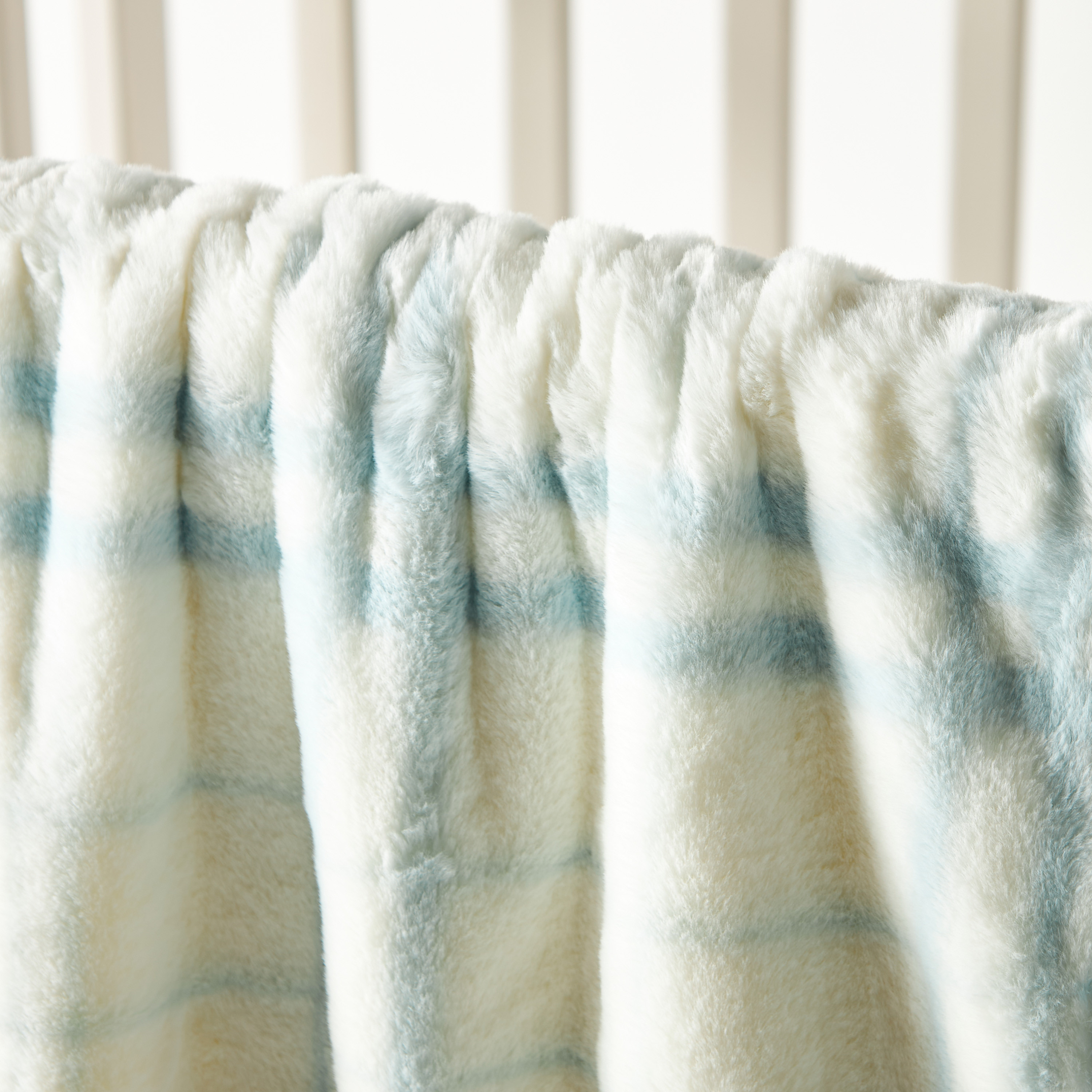 بطانية فرو صناعي مربعات من جونيورز- 76x102 سم-baby-nursery-blanketsandswaddles-blanketsandquilts-image-2