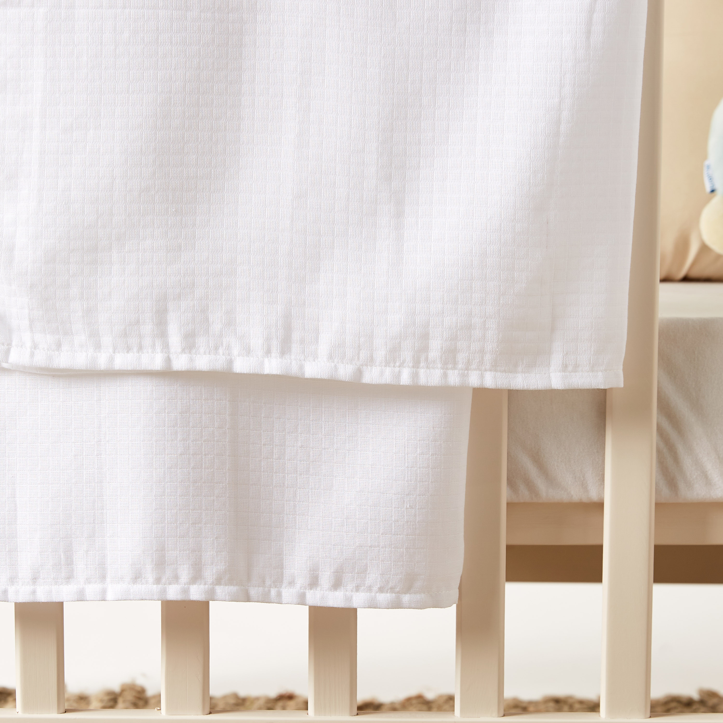 قماط بارز الملمس من جونيورز - طقم من قطعتين-baby-nursery-blanketsandswaddles-swaddlesandsleepingbags-image-3