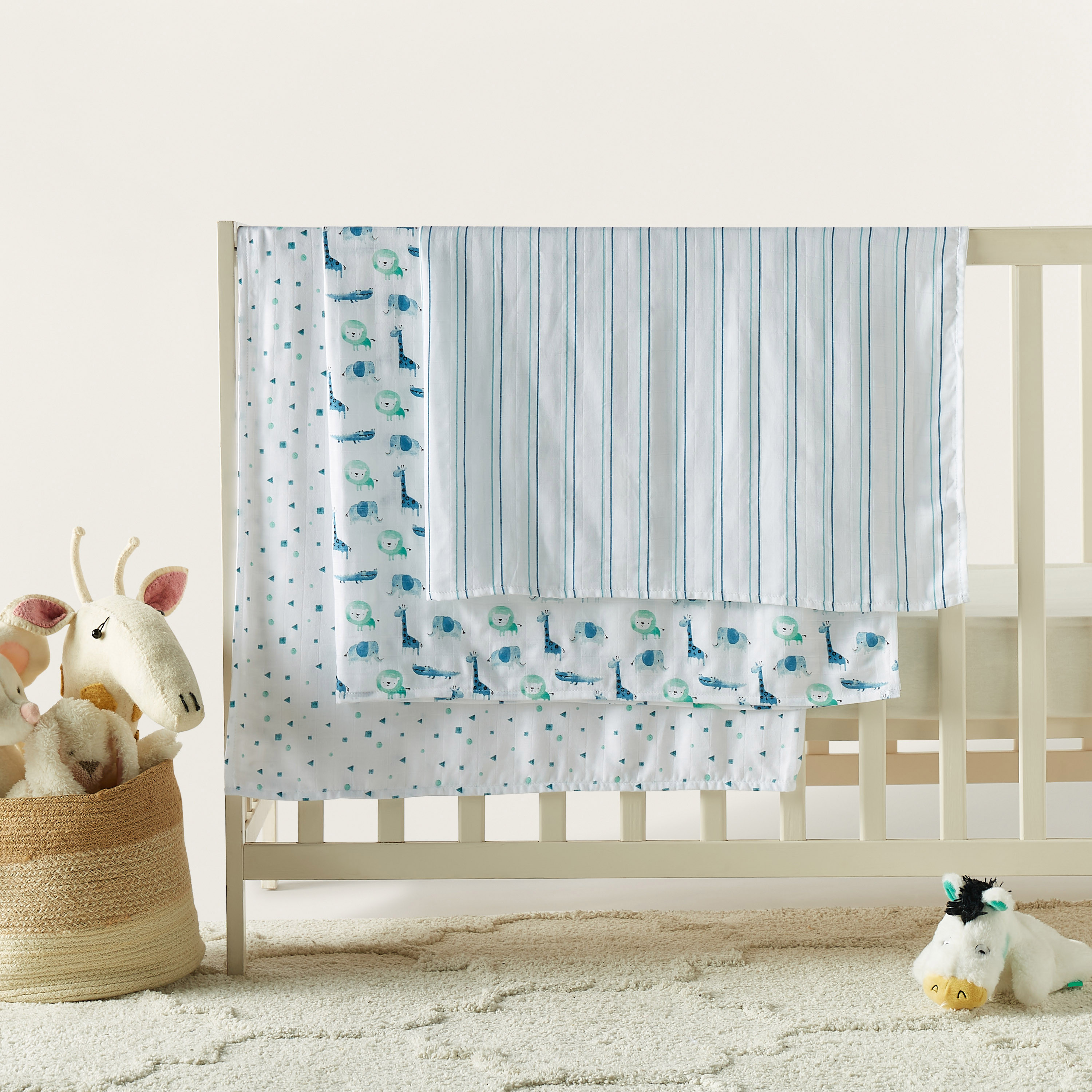 طقم بطانيات تقميط من موسلين الخيرزان 3 قطع بطبعات من جيجلز - 120x120 سم-baby-nursery-blanketsandswaddles-swaddlesandsleepingbags-image-1
