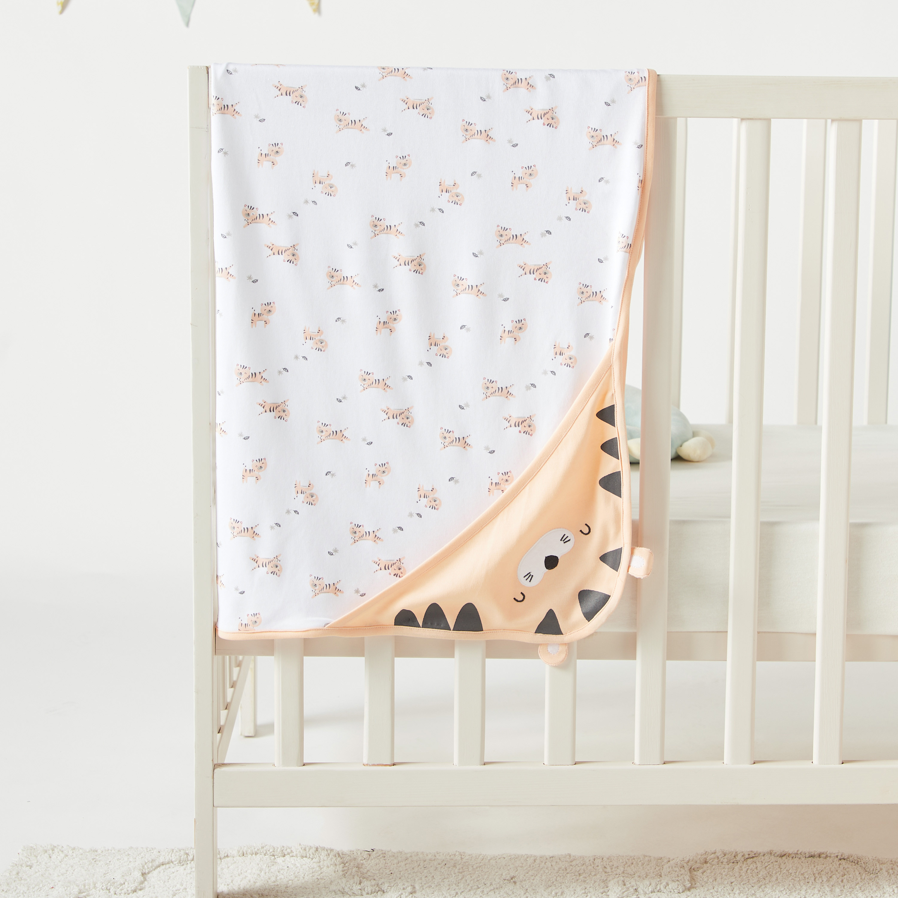 بطّانيّة لحديثي الولادة بقبعة وطبعات نمر من جونيورز - 80x80 سم-baby-nursery-blanketsandswaddles-receivingblankets-image-3
