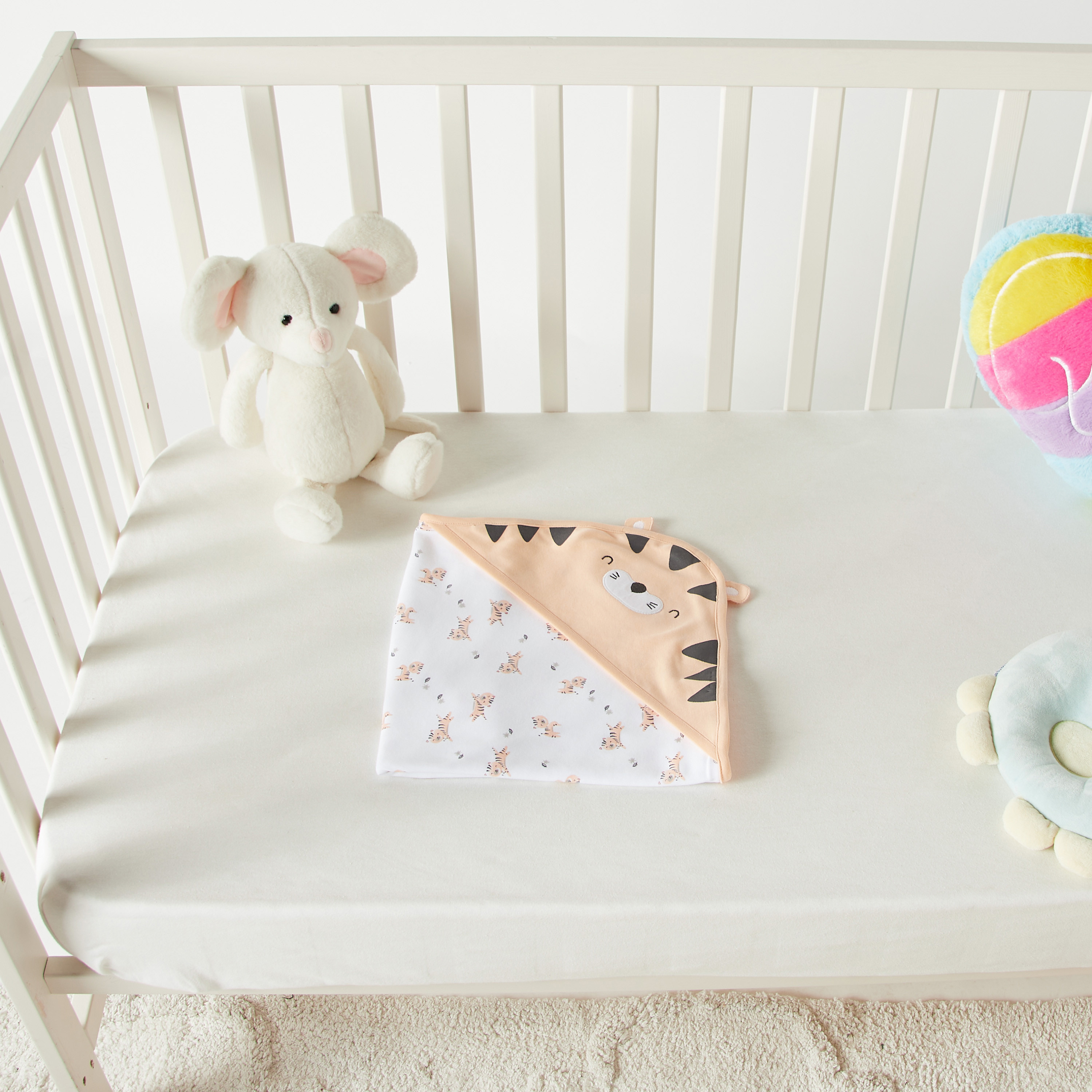 بطّانيّة لحديثي الولادة بقبعة وطبعات نمر من جونيورز - 80x80 سم-baby-nursery-blanketsandswaddles-receivingblankets-image-4