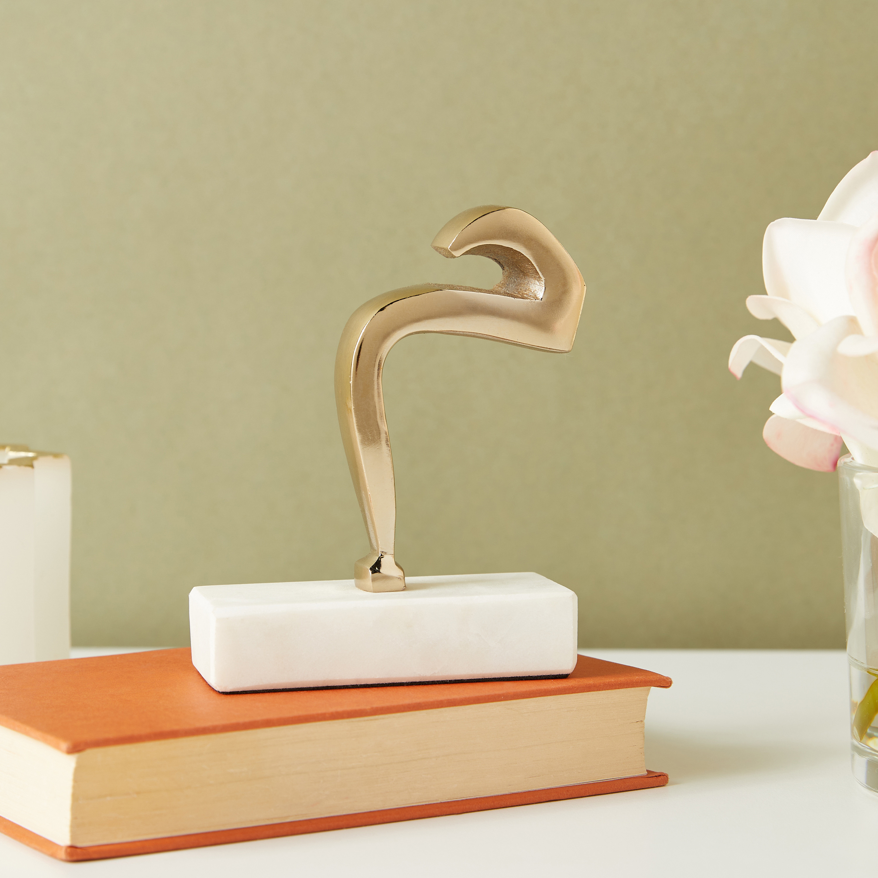 تحفة ديكور بتصميم حرف ميم عربي-household-decor-decorativeobjectsandsculptures-image-1