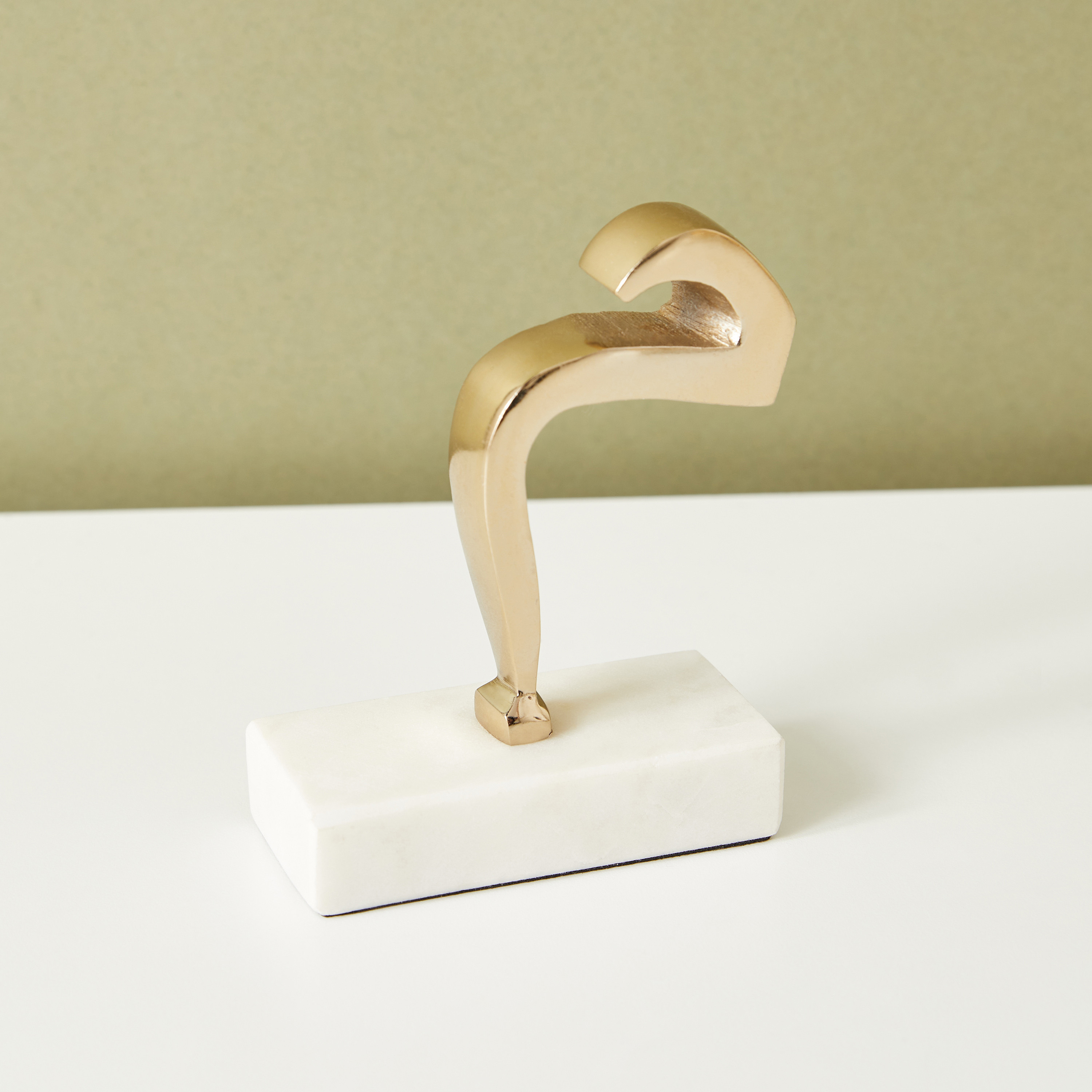 تحفة ديكور بتصميم حرف ميم عربي-household-decor-decorativeobjectsandsculptures-image-3
